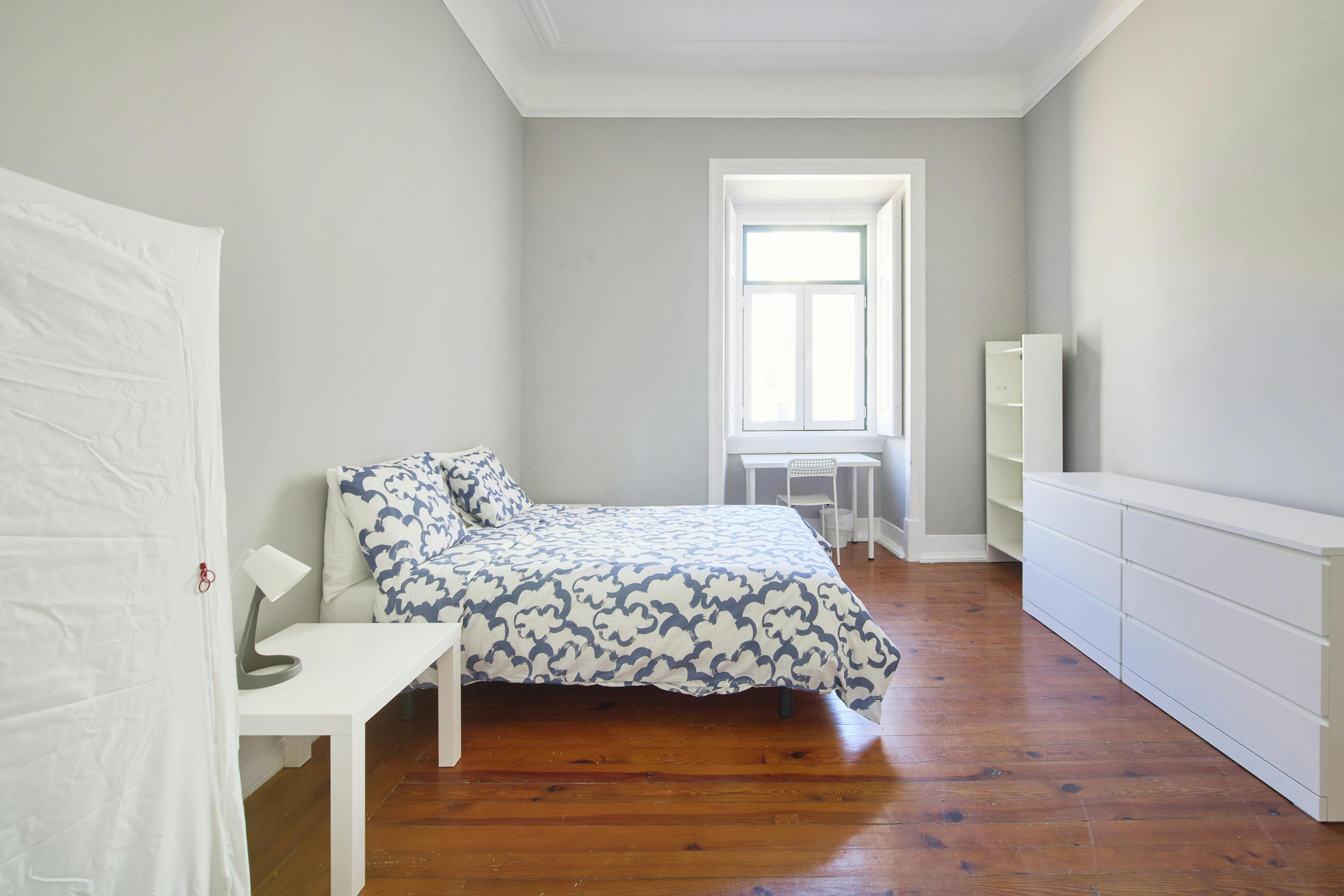 Private room for rent for €450 per month in Lisbon, Avenida António Serpa