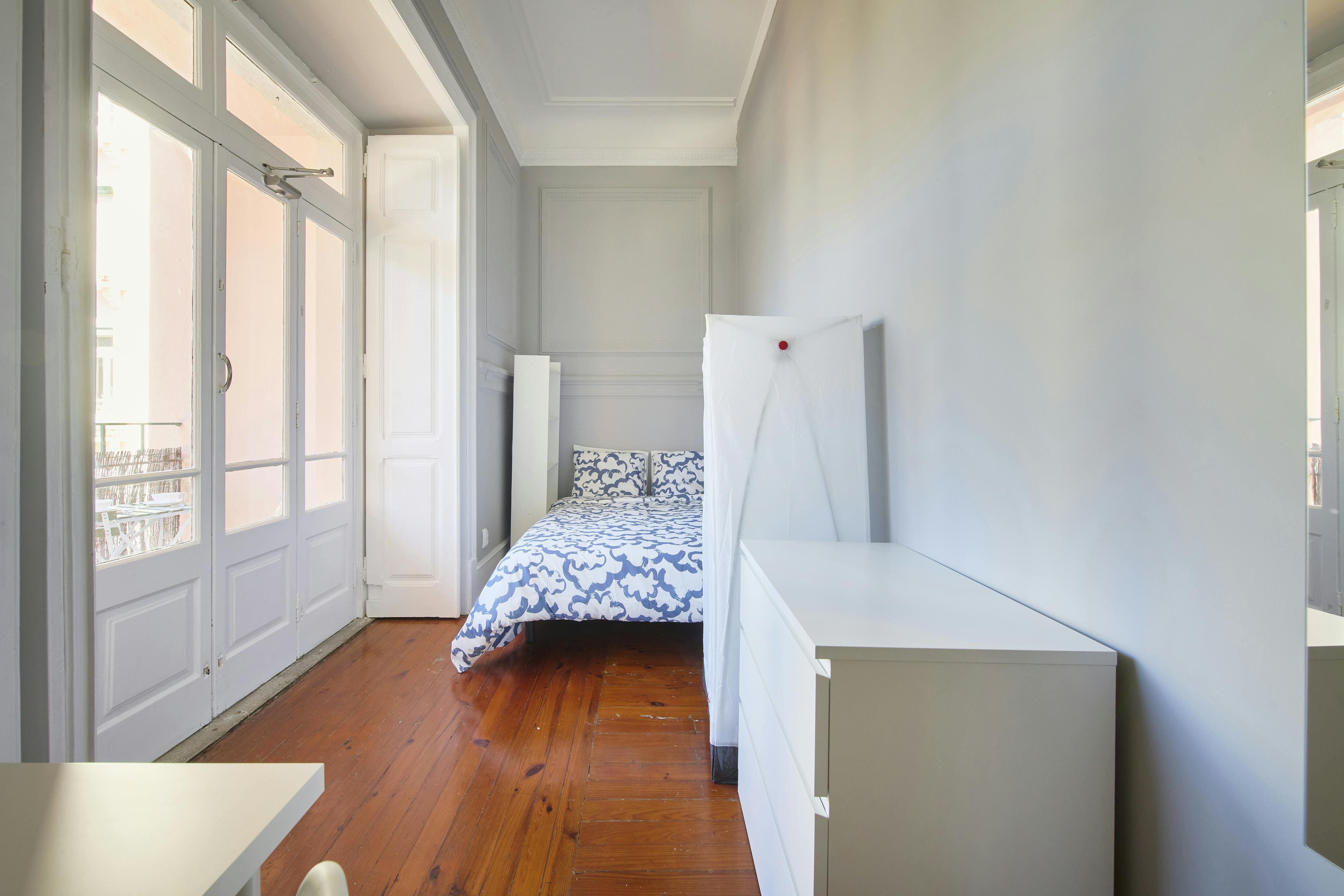 Private room for rent for €450 per month in Lisbon, Avenida António Serpa