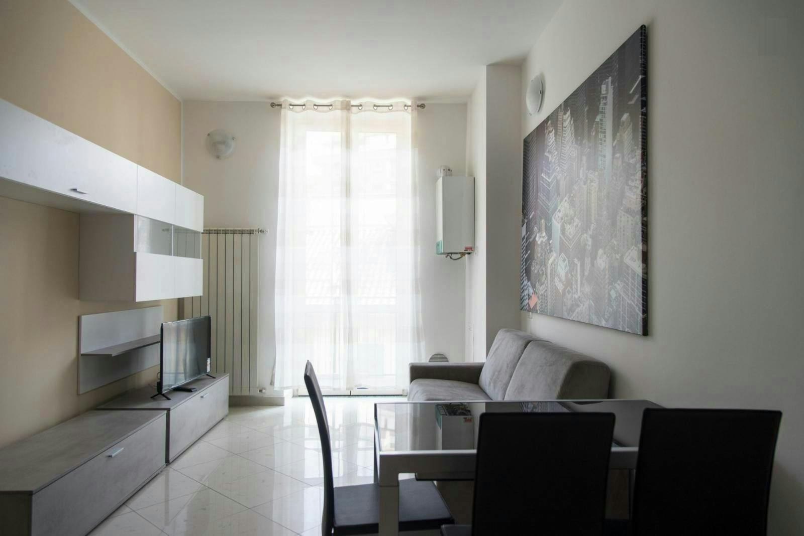 Apartment for rent for €1,100 per month in Milan, Via Costantino Baroni