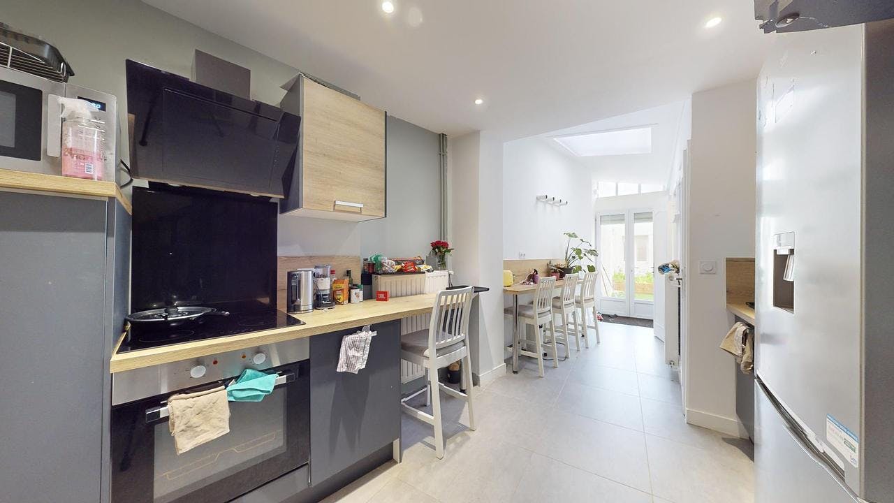 Private room for rent on Rue Faidherbe, Lille
