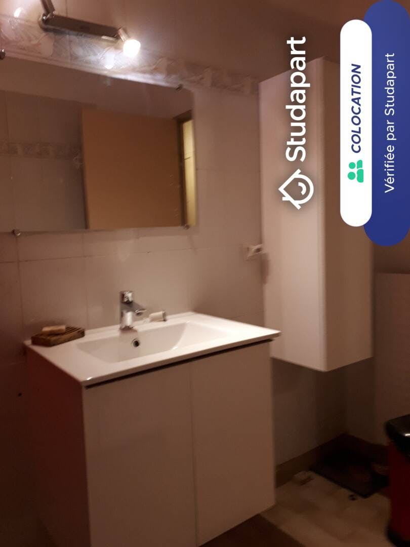 Private room for rent on Ruelle des Amoureux, Valbonne - Vue 3