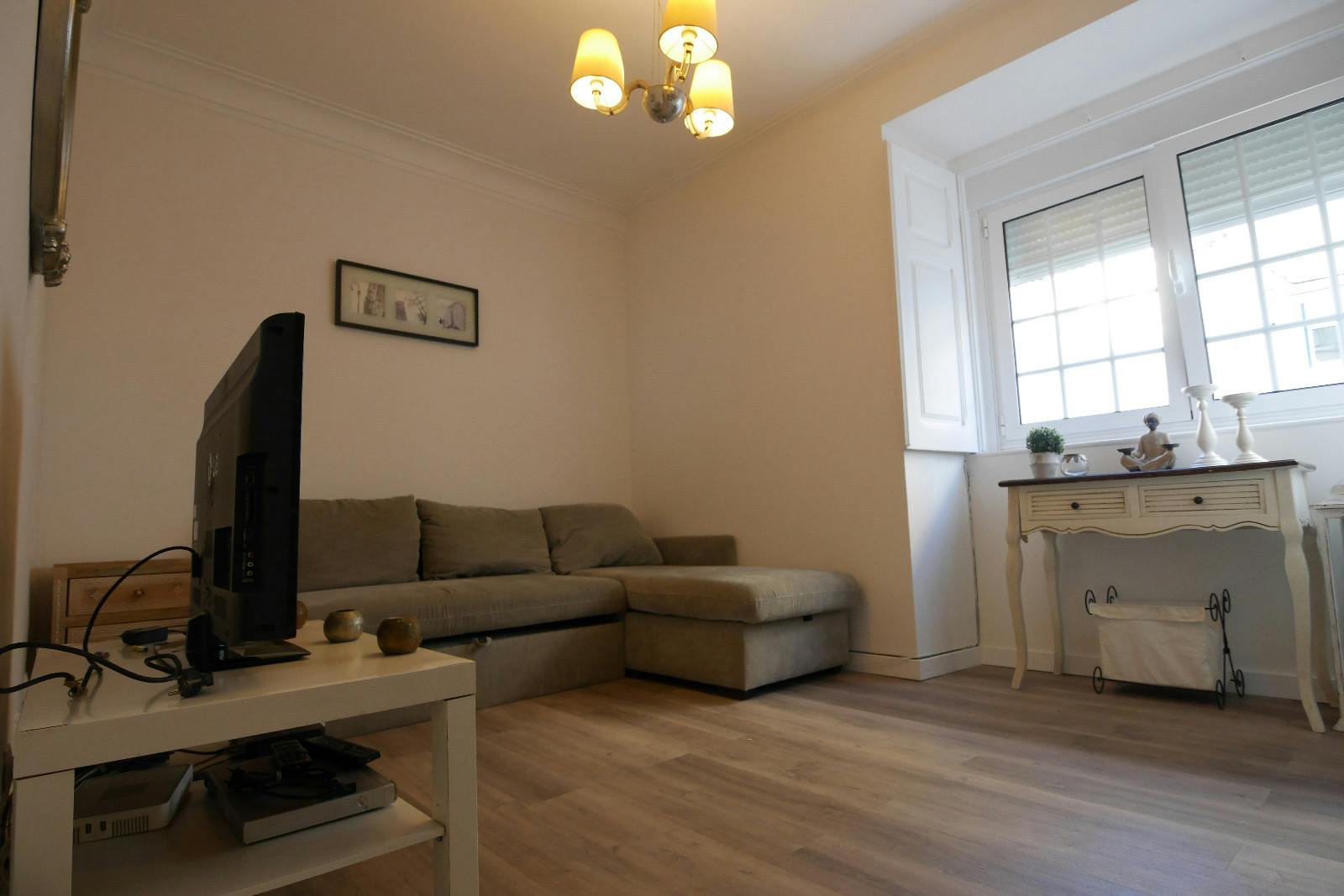 Wohnung zu mieten für 1.400 € pro Monat in Lisbon, Rua Alberto Pimentel