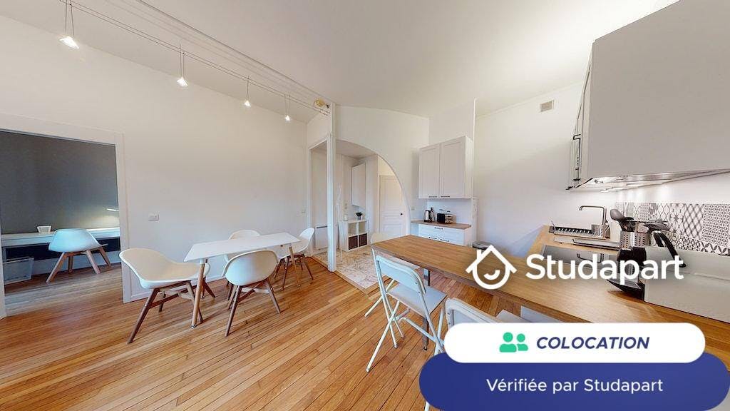 Private room for rent on Avenue des Frères Lumière, Lyon - Widok 4