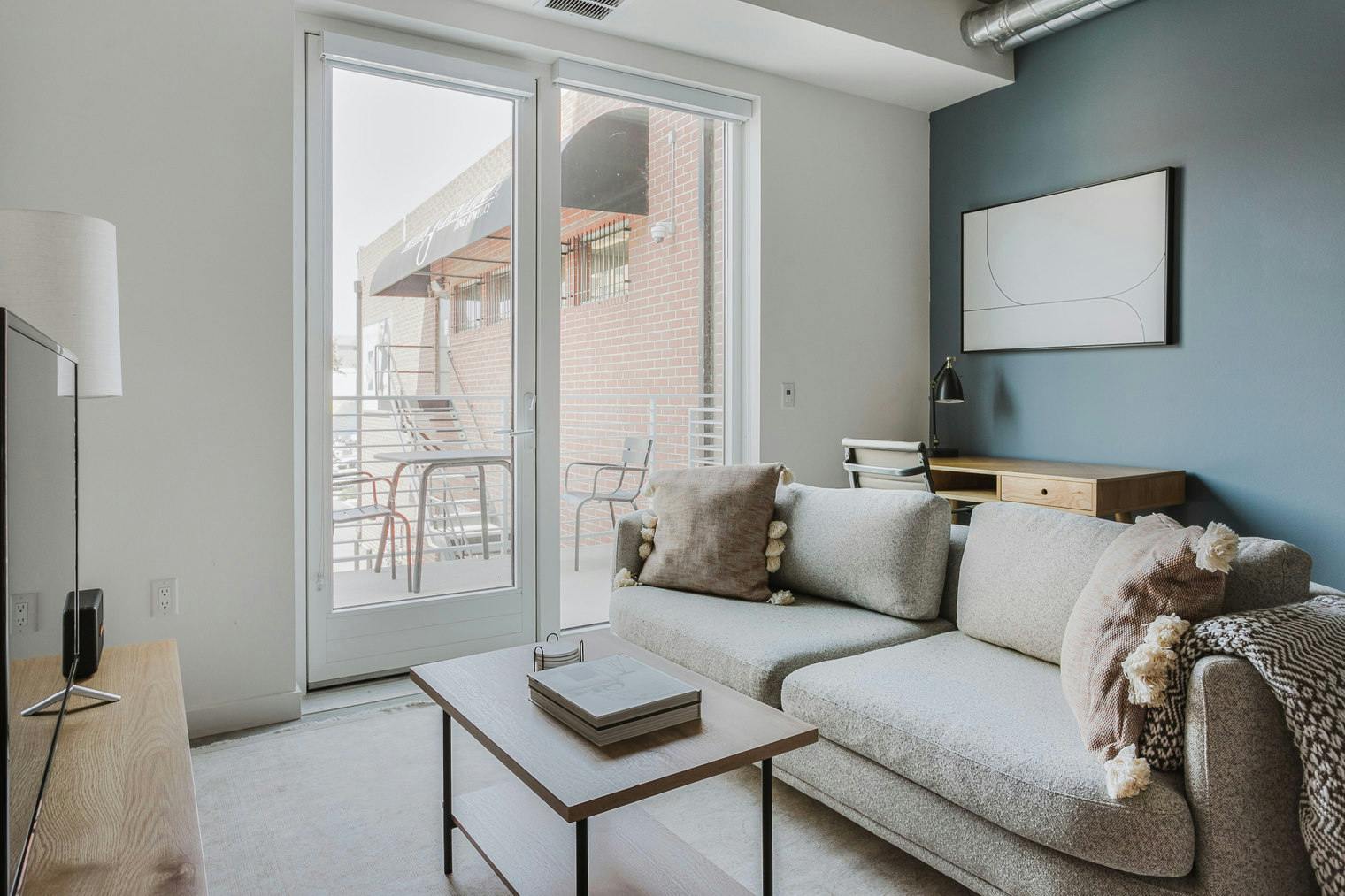 Apartament de închiriat pentru $4,113 pe lună în Long Beach, The Promenade North