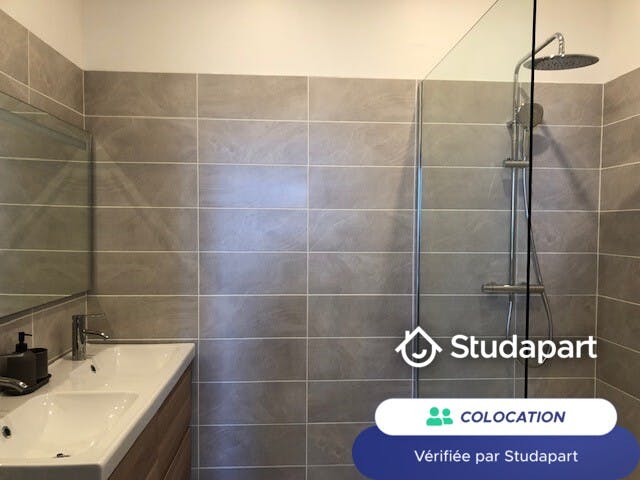 Private room for rent on Rue des Trois Rois, Marseille – pohled 6