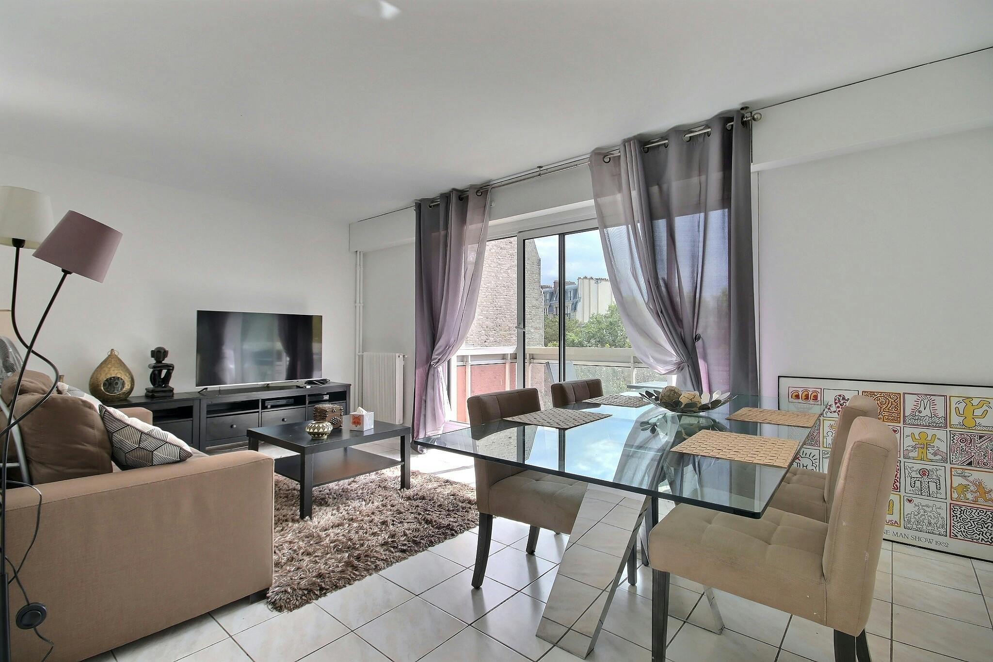 Apartment for rent for €2,332 per month in Paris, Avenue Jean Jaurès