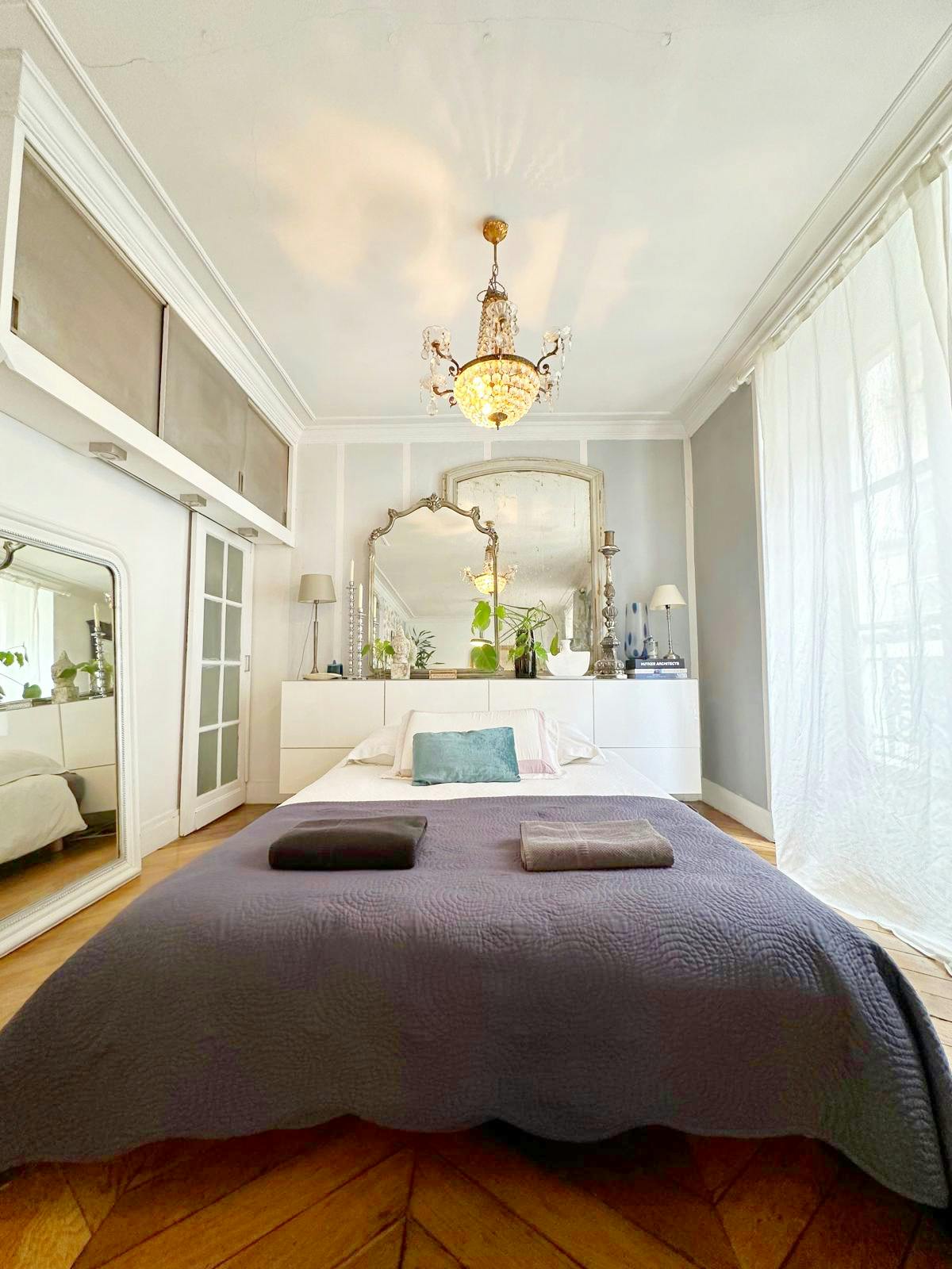 Studio for rent for €3,700 per month in Paris, Rue Blondel