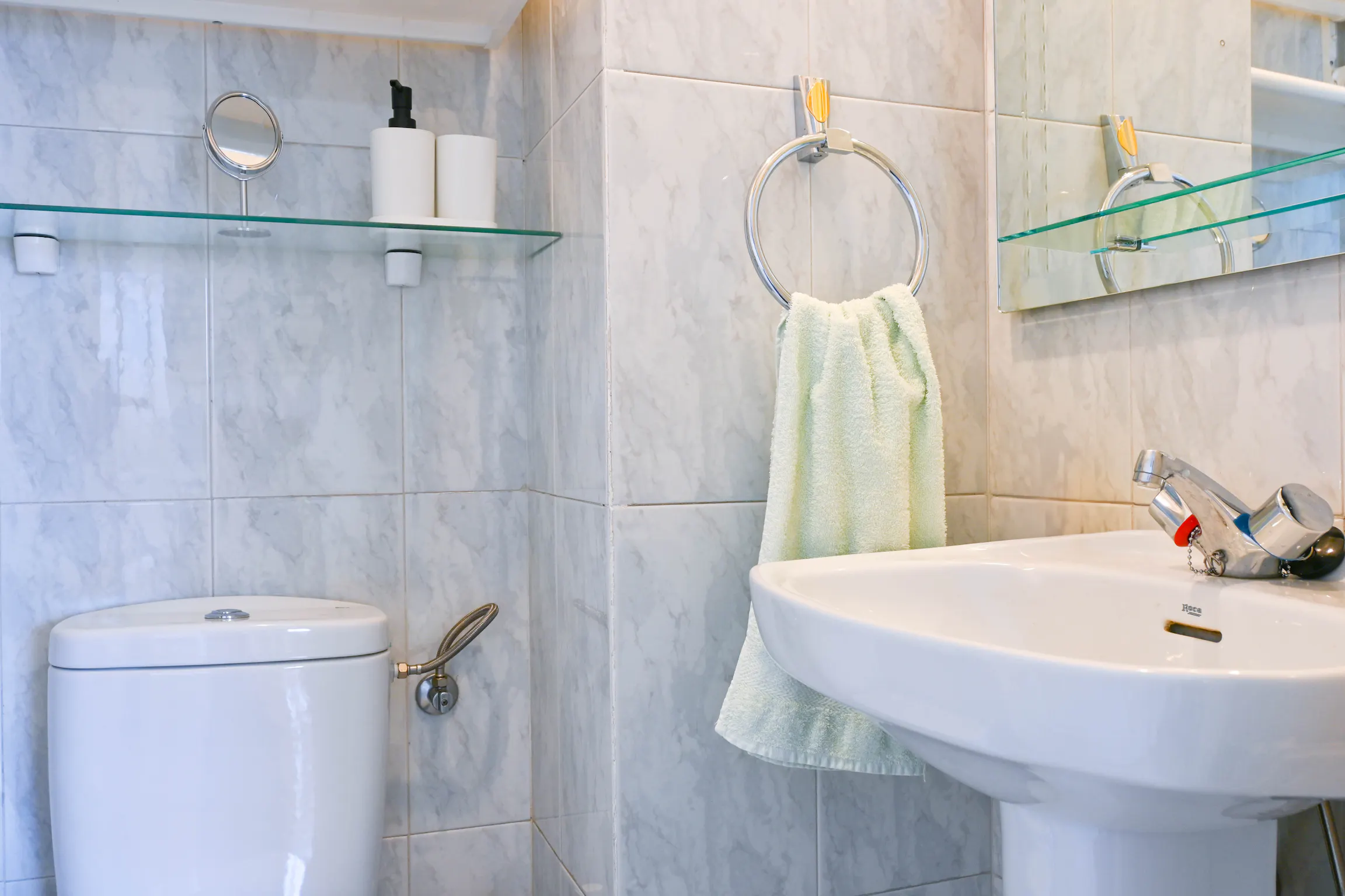 1-Bedroom Apartment in Calle de Pinos Alta, Madrid (1563688) ROOM 2