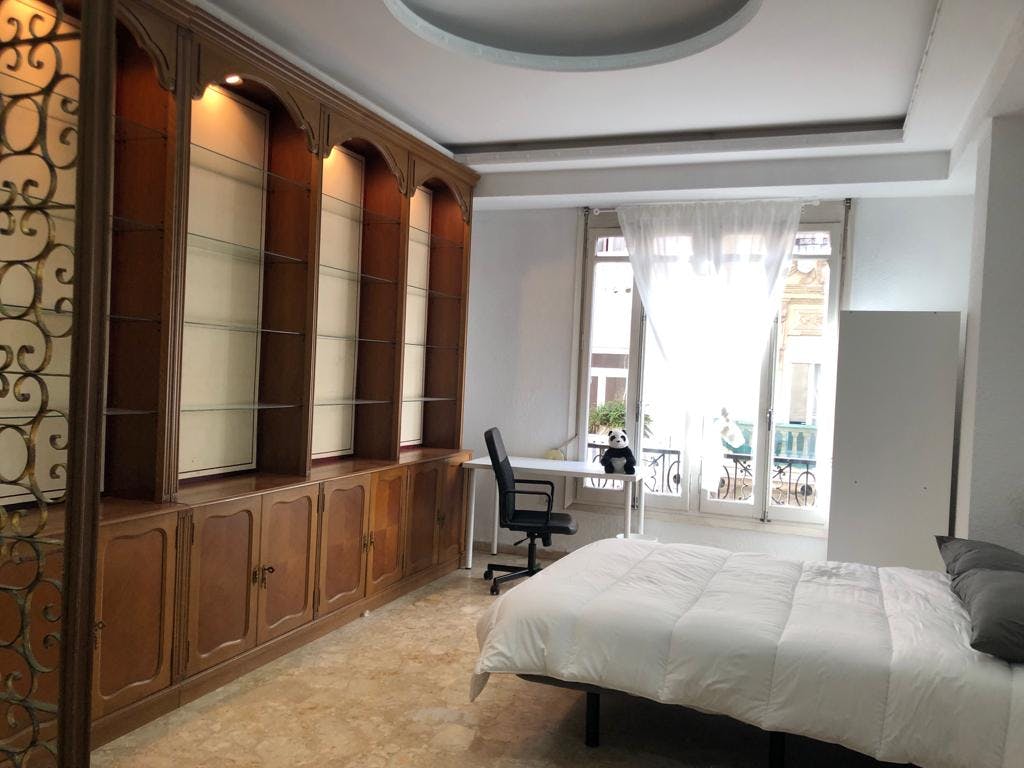 Carrer Cirilo Amorós, Valencia preview