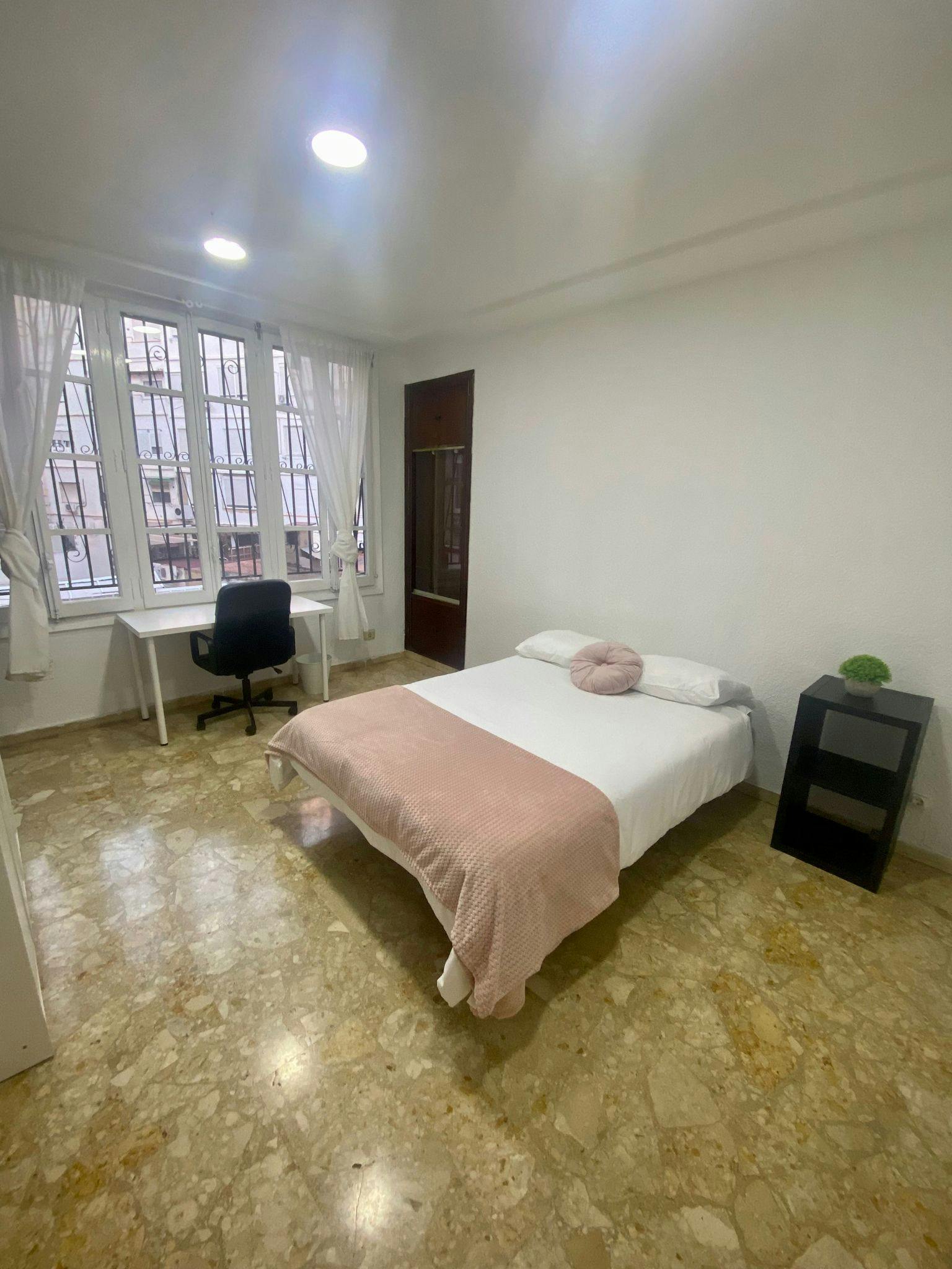 Single room Valencia, 1 bed, 13m² — photo 9