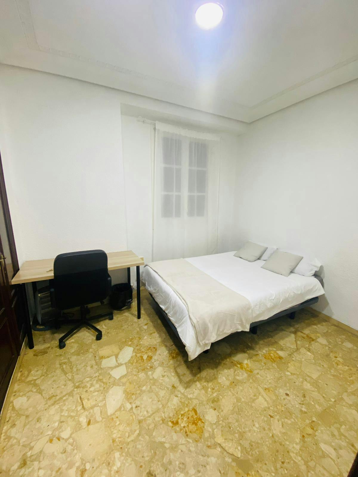 Single room Valencia, 1 bed, 9m² — photo 10