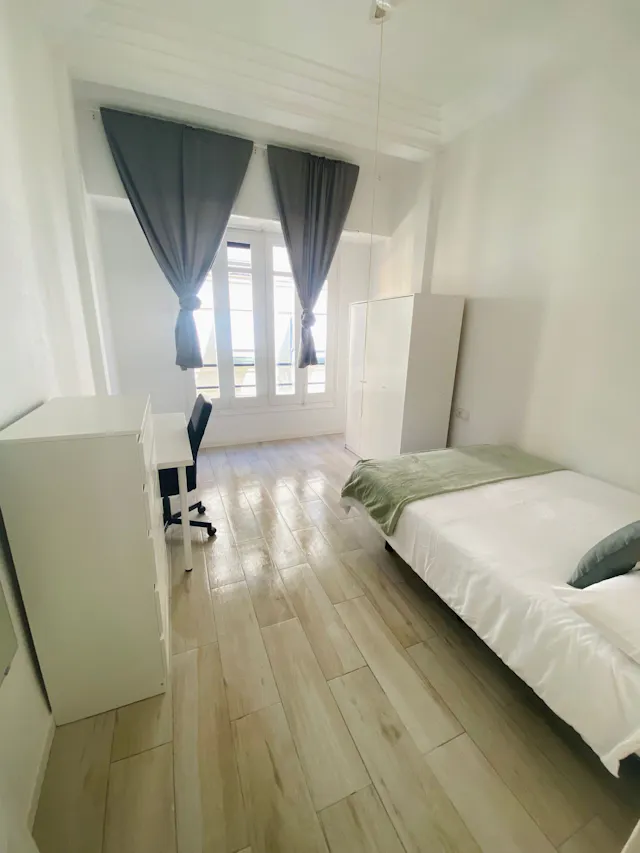 Private room in Carrer del Convent Santa Clara, Valencia (1564264) room image 2