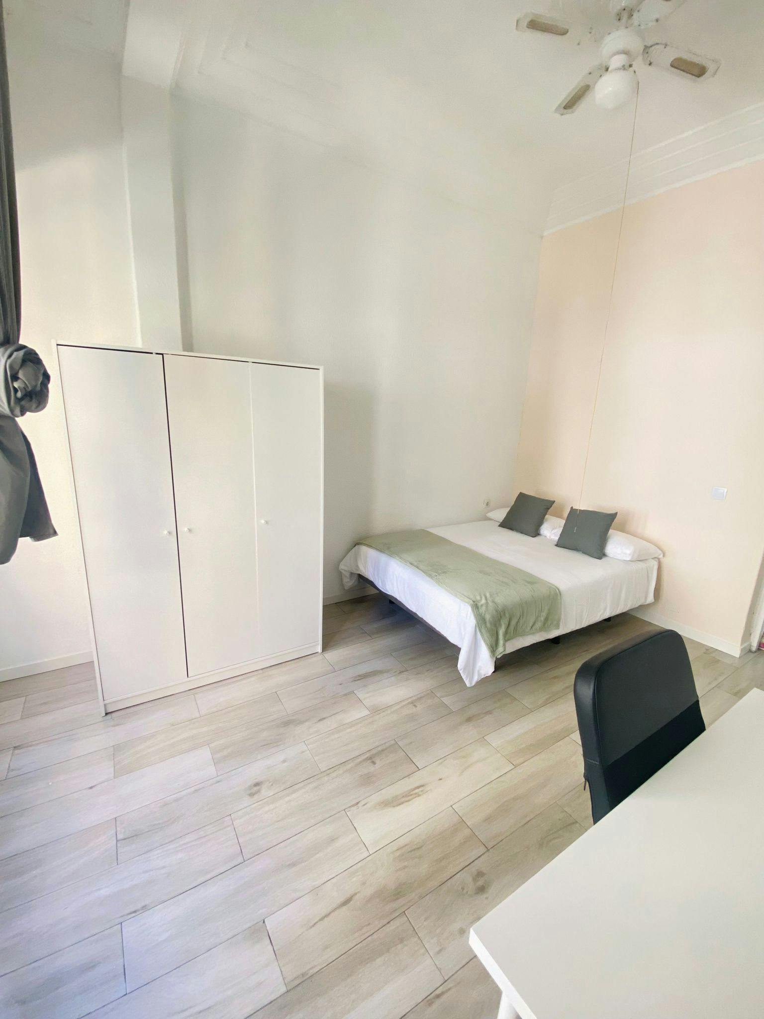 Single room Valencia, 1 bed, 10m² — photo 1