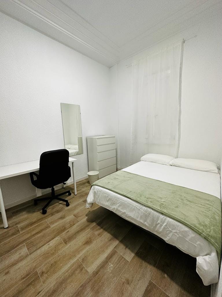 Apartment Valencia, 1 bed, 10m² — photo 3