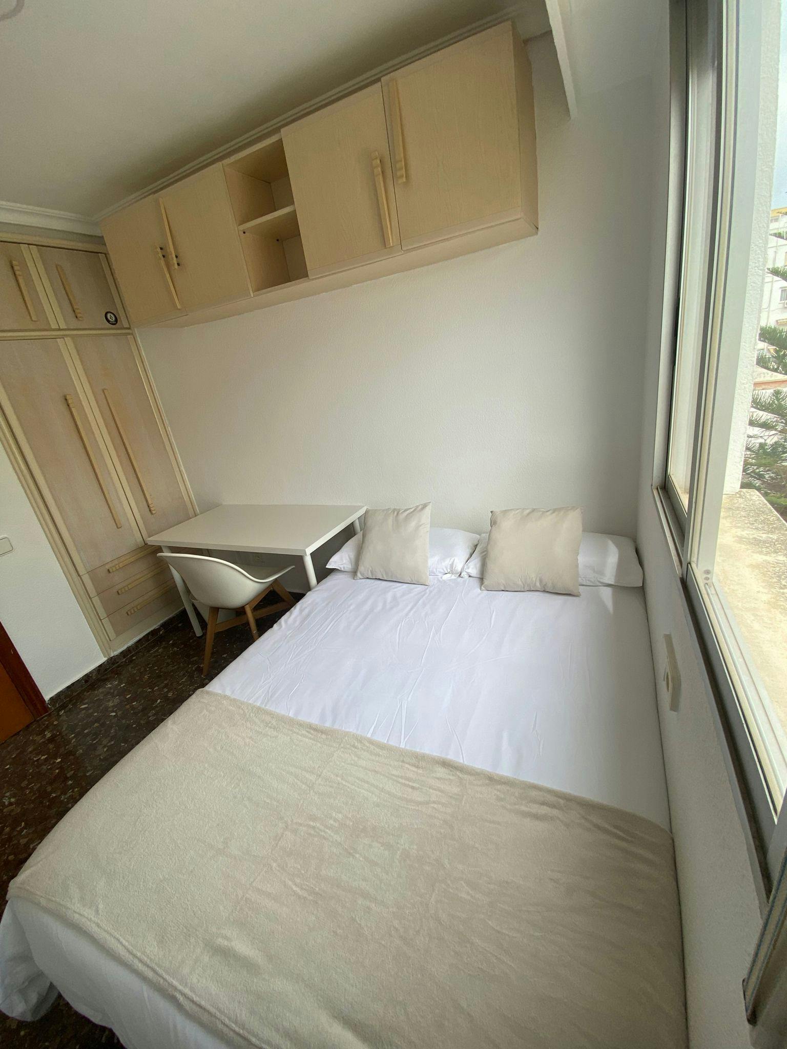 Single room Torrent, 1 bed, 9m² — photo 1