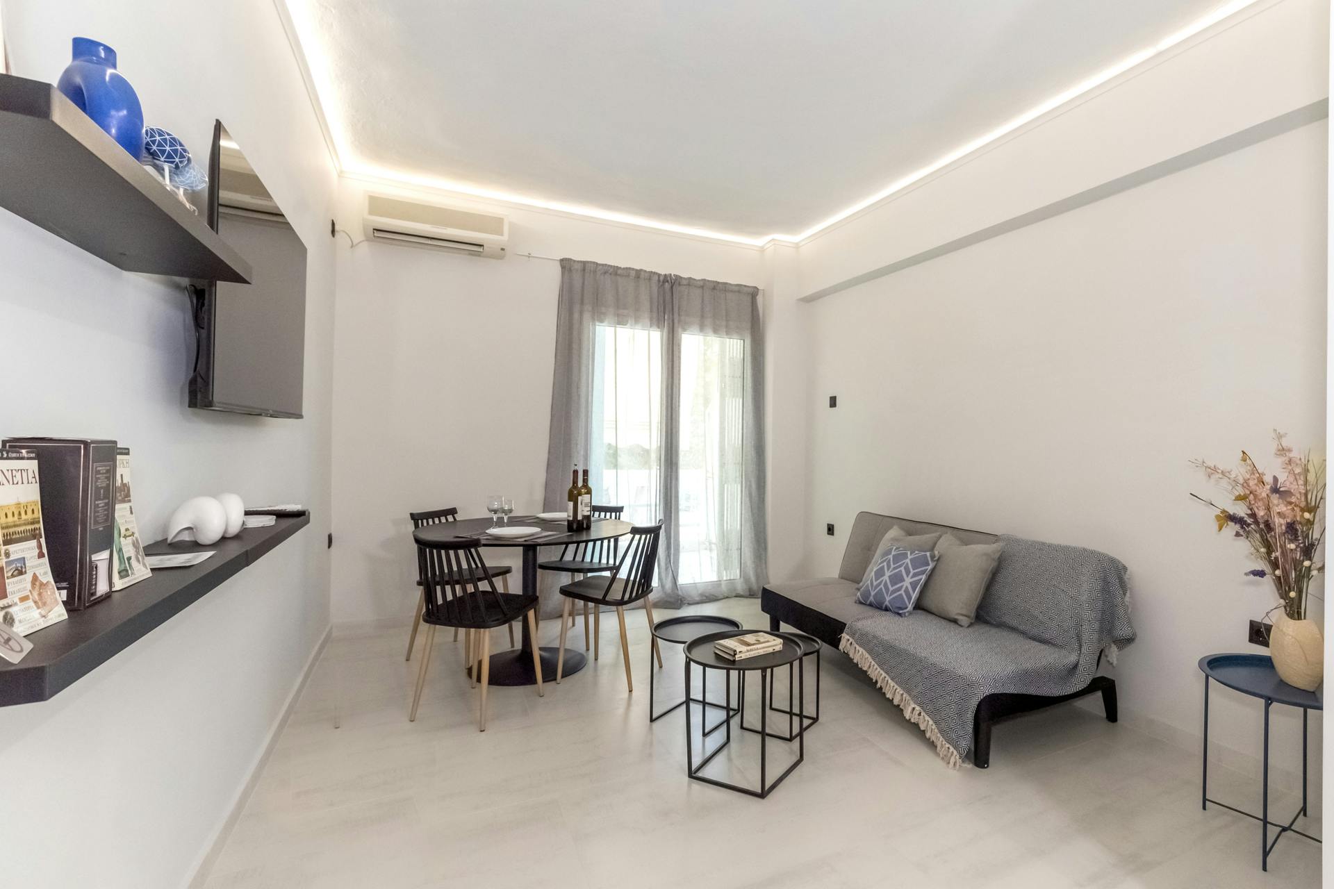 公寓 正在以 €1,500 的月租出租，其位于 Vári, Apollonos