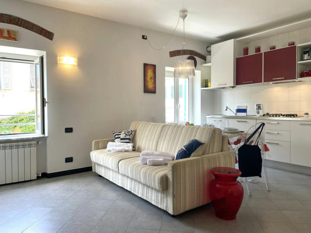 Studio for rent for €2,117 per month in Loano, Via Giuseppe Rocca