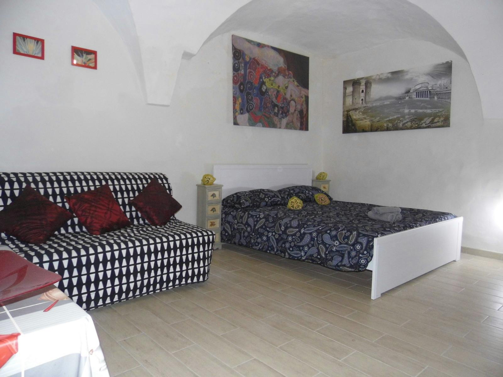 Via Sant'Agostino alla Zecca, Naples