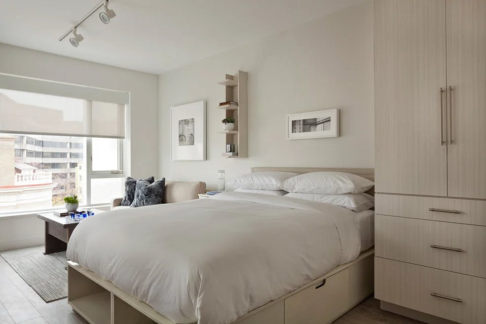 单间公寓 正在以 $4,200 的月租出租，其位于 Washington, D.C., Dupont Cir NW