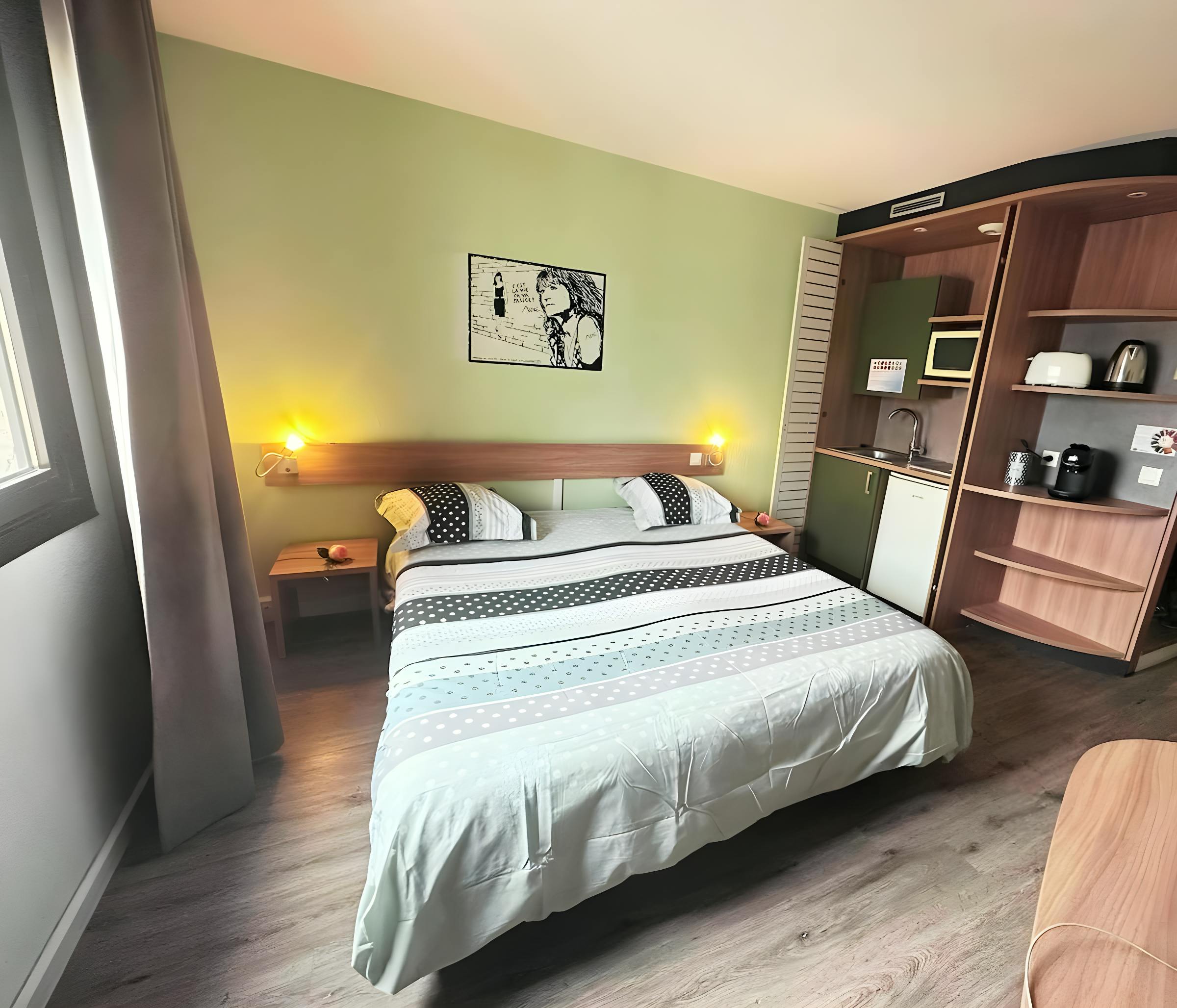 Apartment for rent for €4,340 per month in Pantin, Rue Scandicci