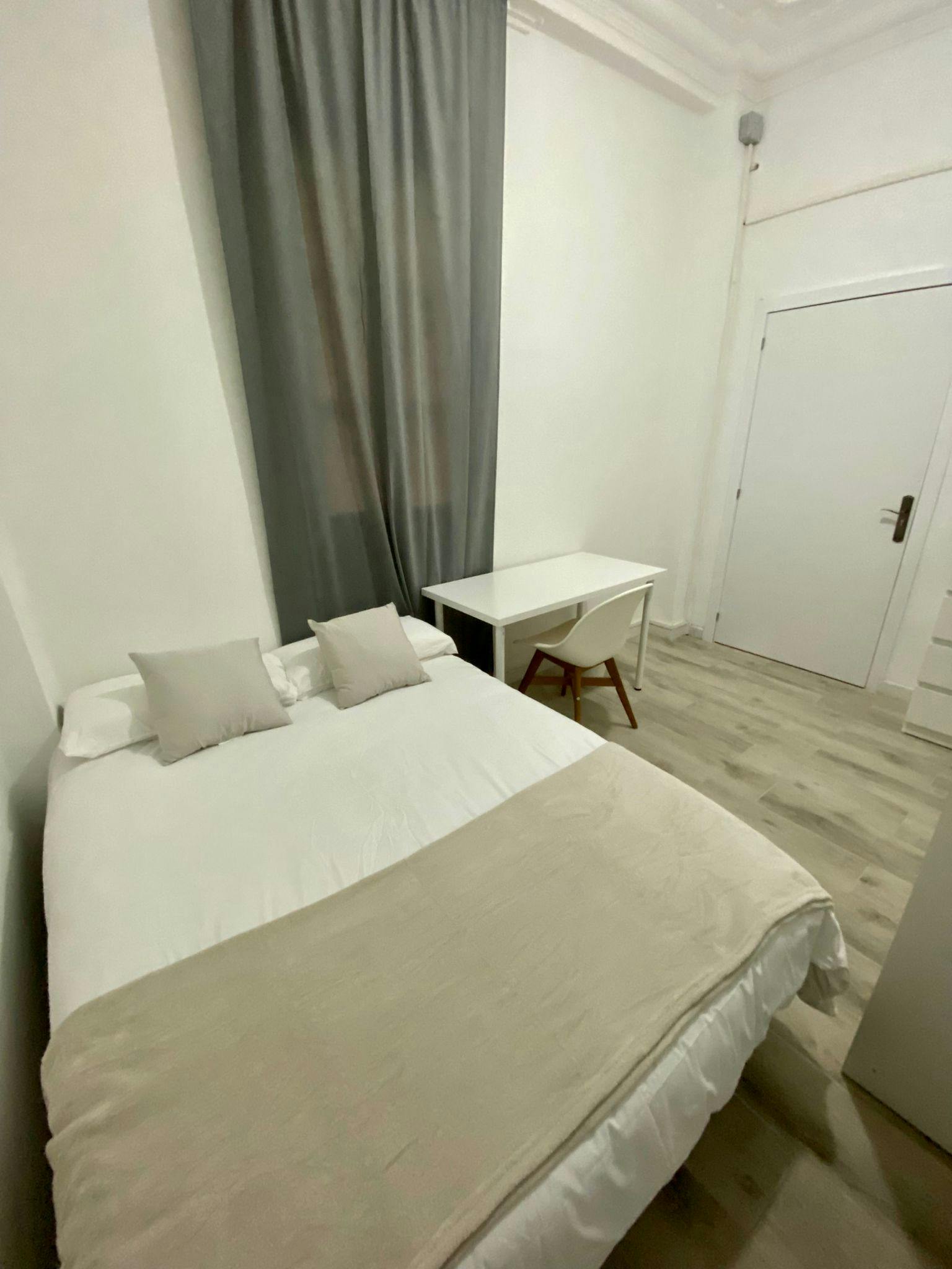 Single room Valencia, 1 bed, 12m² — photo 4