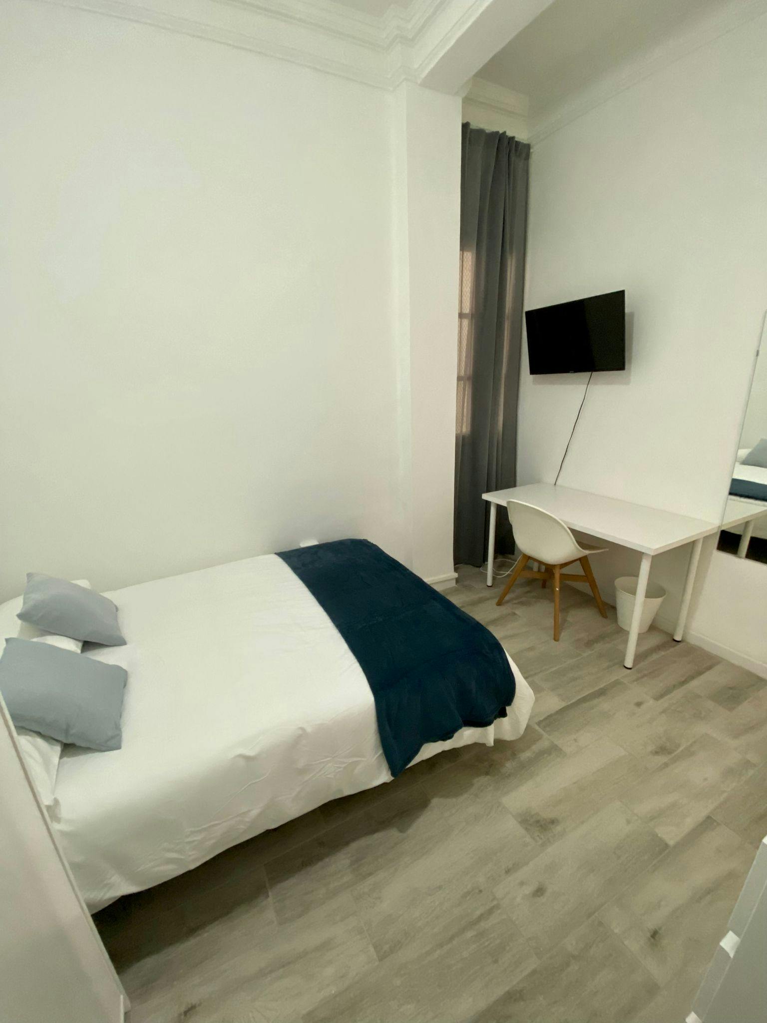 Single room Valencia, 1 bed, 10m² — photo 4