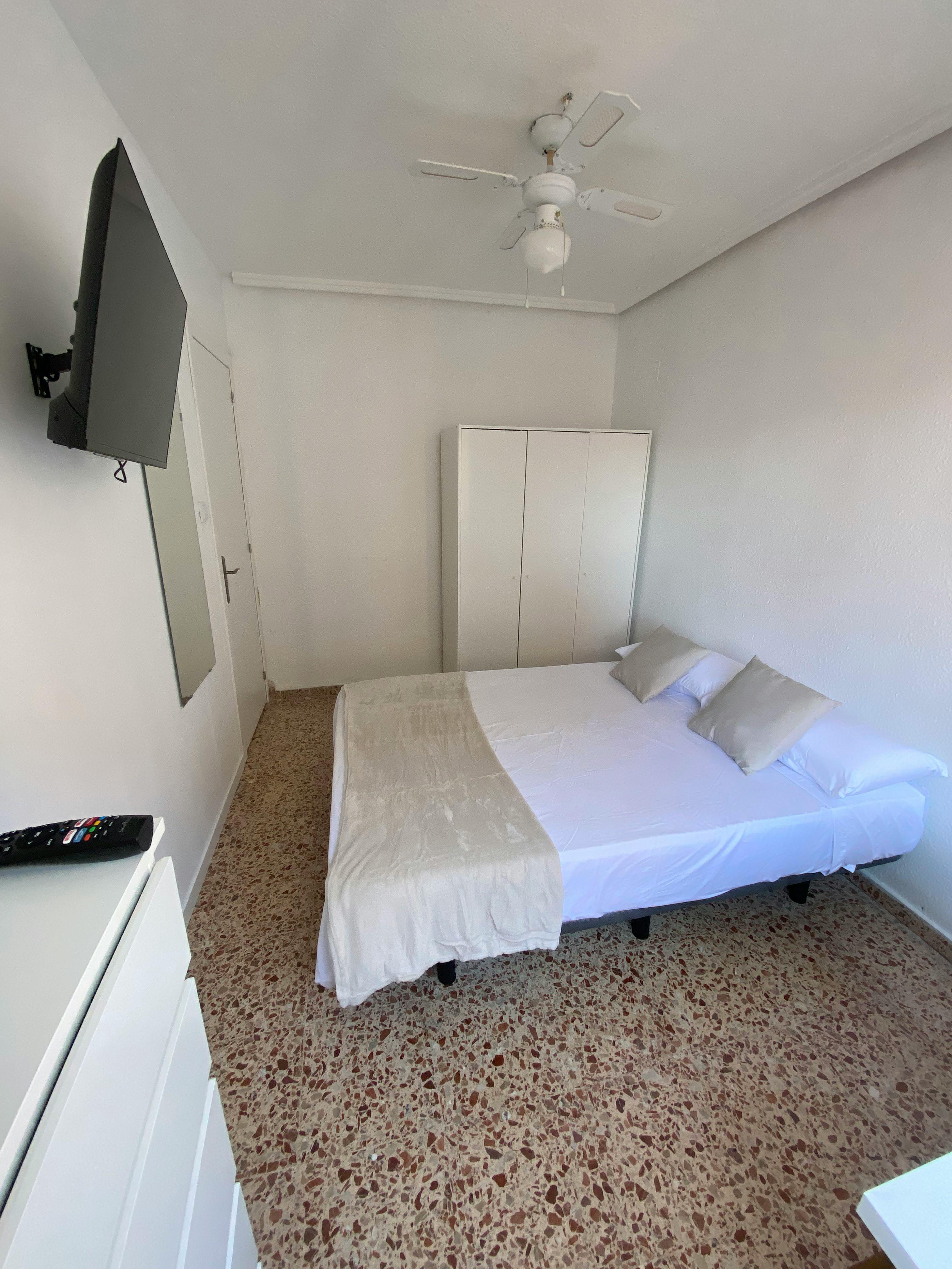 Single room Valencia, 1 bed, 9m² — photo 4