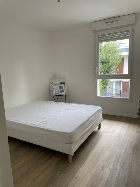 私人房间 正在以 €700 的月租出租，其位于 Argenteuil, Rue de la République