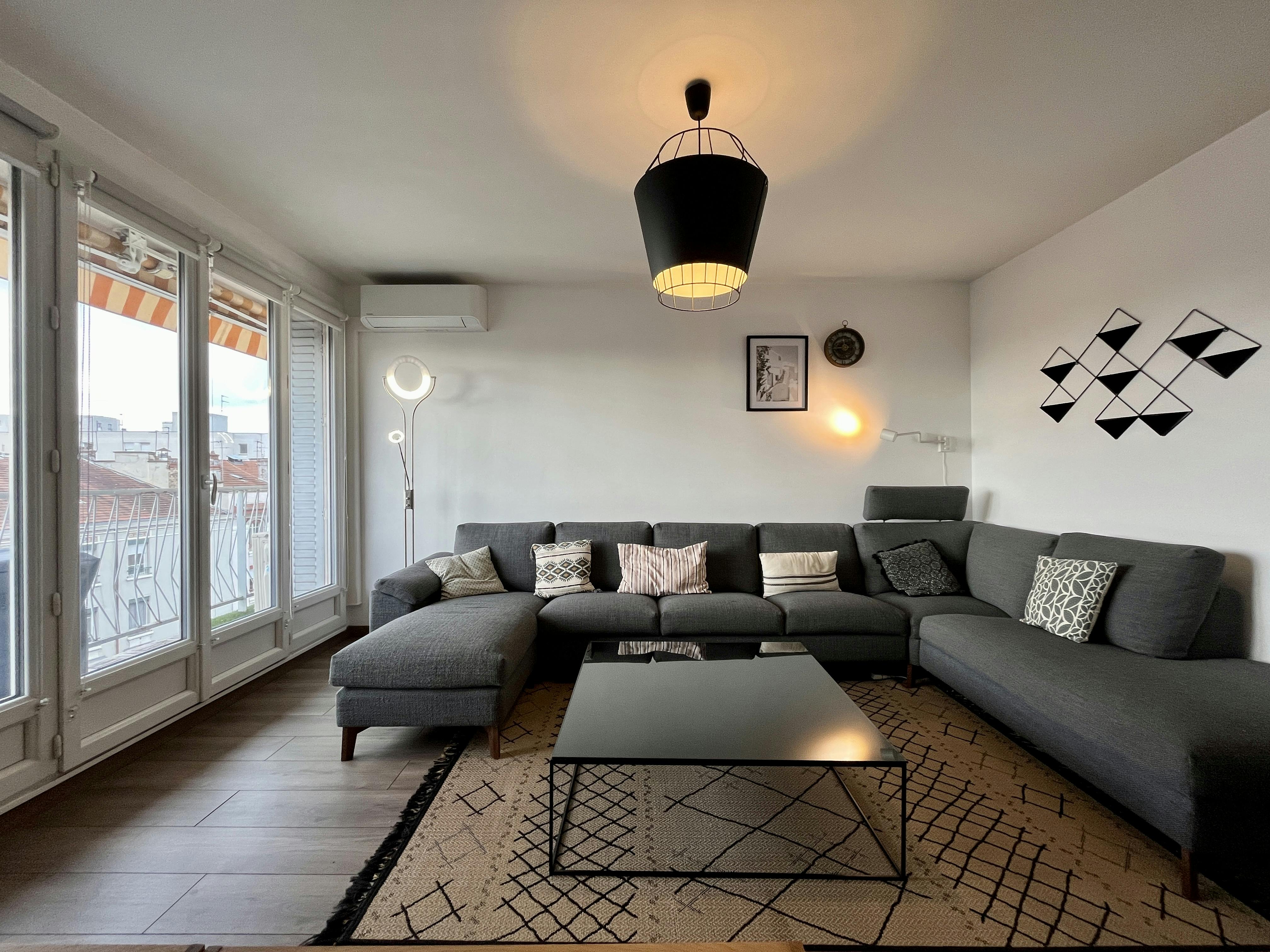 公寓 正在以 €2,185 的月租出租，其位于 Villeurbanne, Cours Émile-Zola