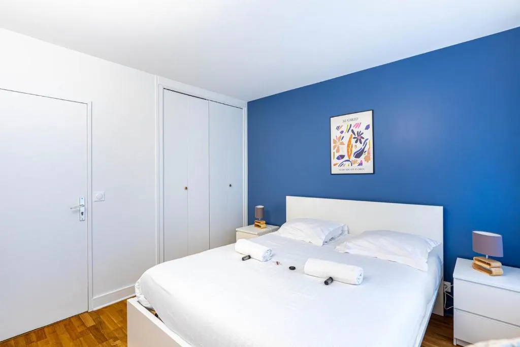 2-Bedroom Apartment in Quai de la Loire, Paris (1565078) ROOM 1