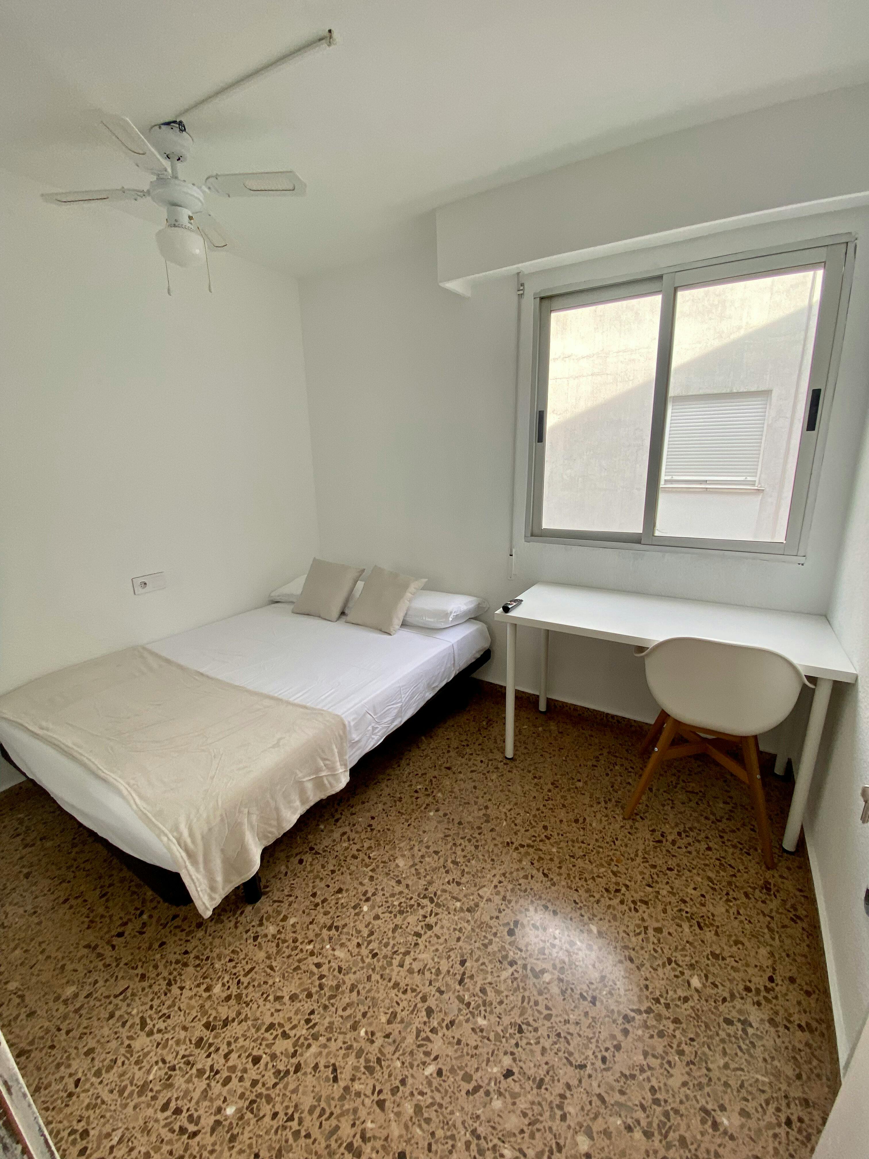 Single room Torrent, 1 bed, 8m² — photo 4