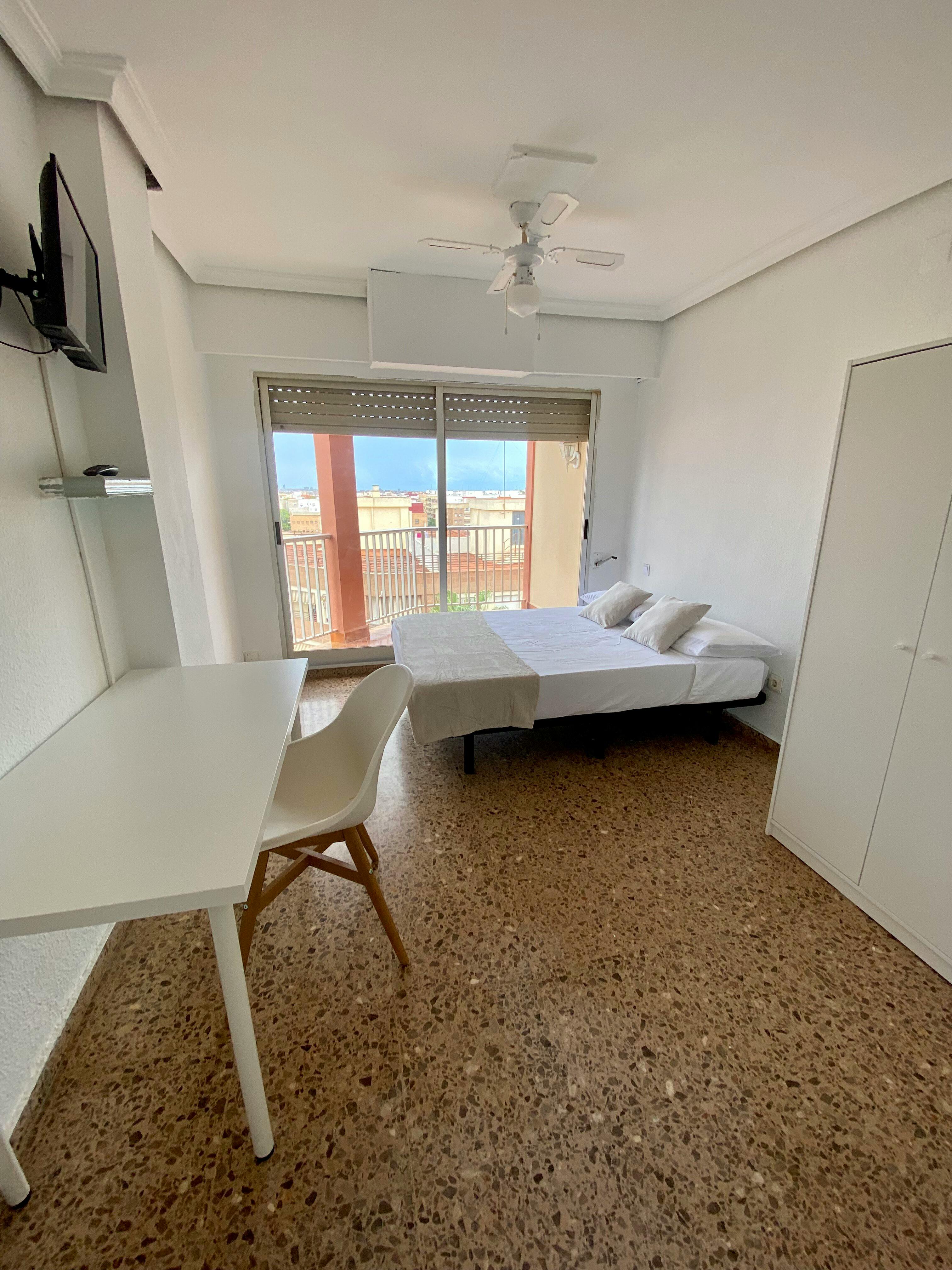 Single room Torrent, 1 bed, 10m² — photo 5