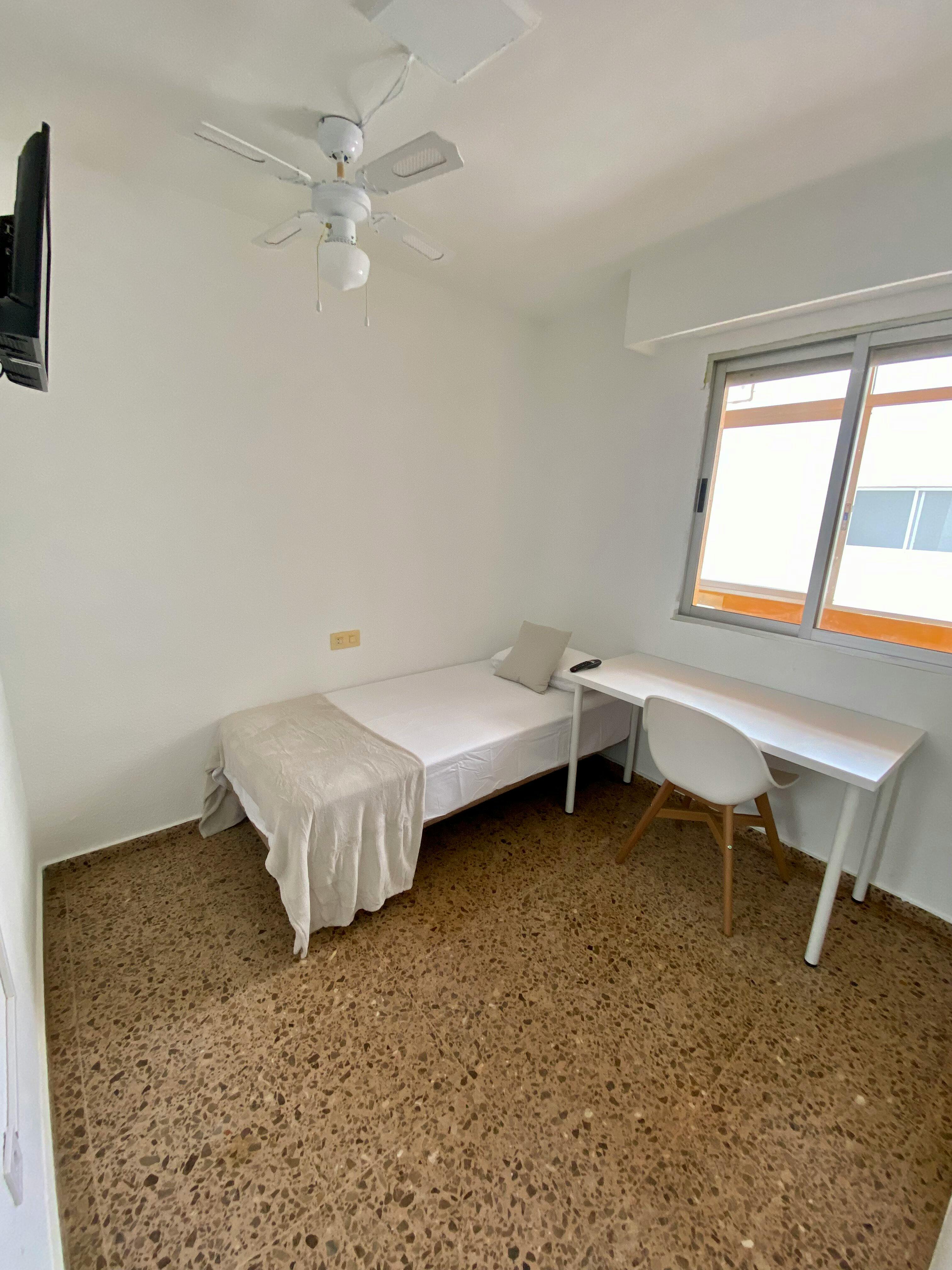 Single room Torrent, 1 bed, 8m² — photo 7