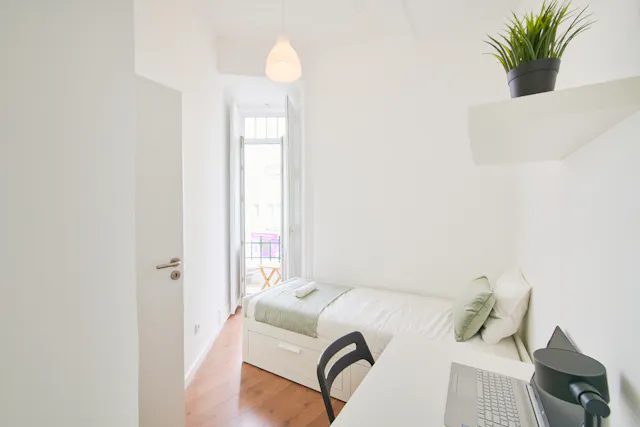 Private room in Rua Morais Soares, Lisbon (1565086) room image 1