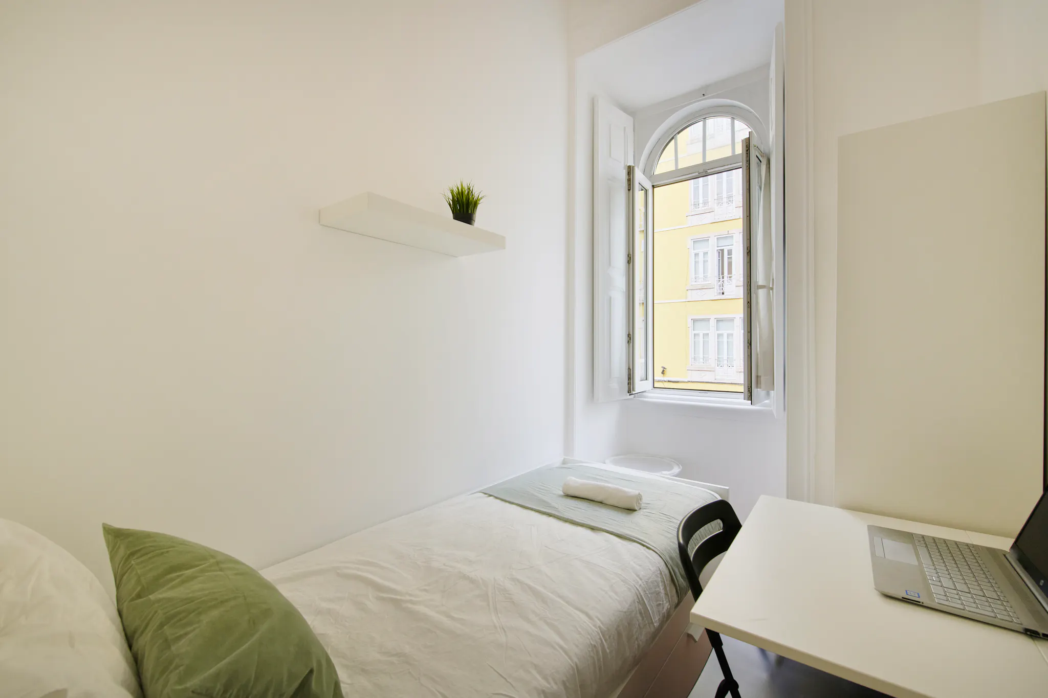 Rua Morais Soares, Lisbon preview