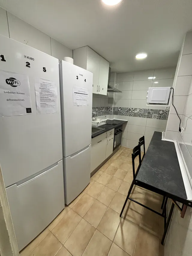 Private room in Carrer de l'Enginyer José Sirera, Valencia (1565103) room image 2