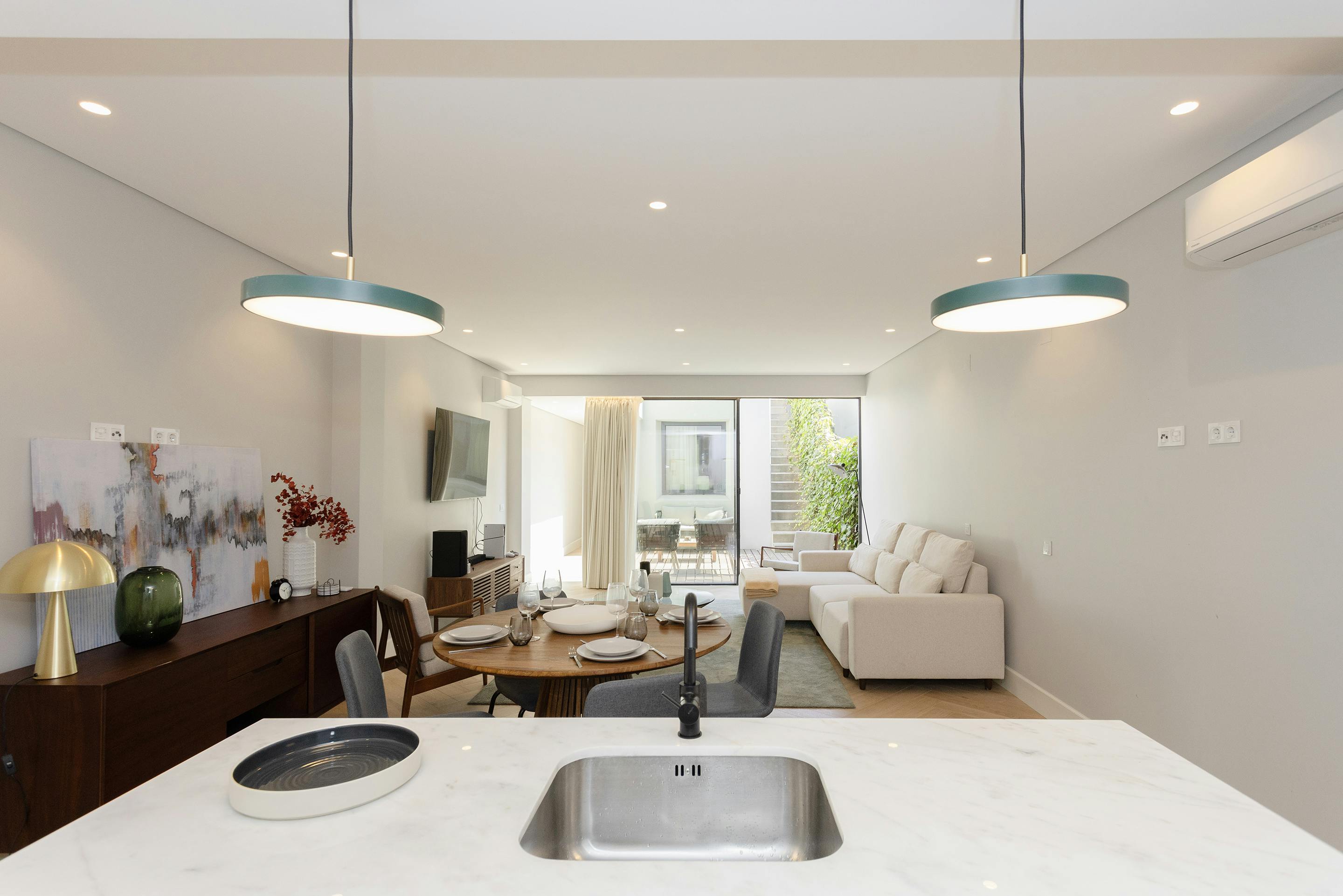 Rua do Almada, Porto preview