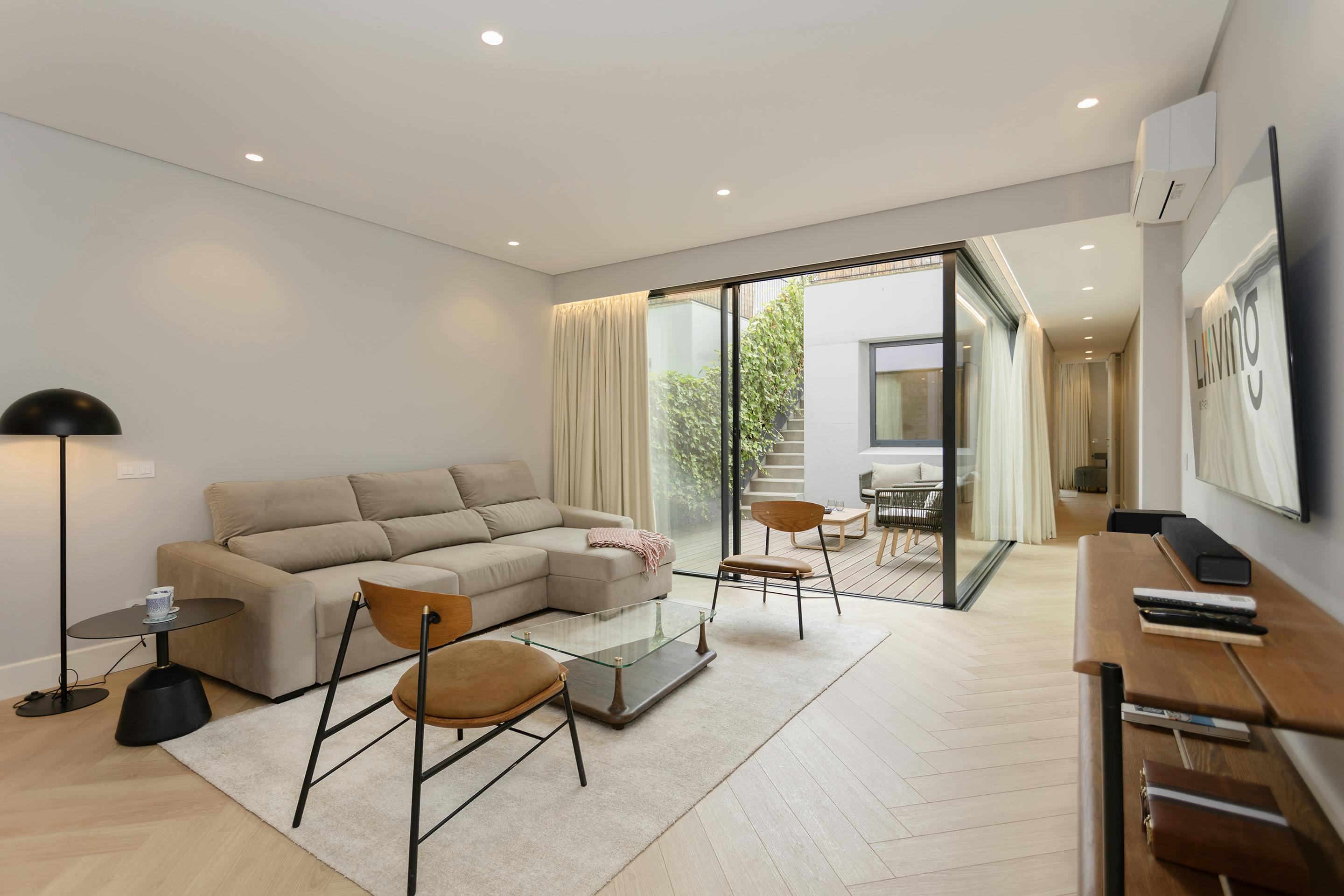 Rua do Almada, Porto preview