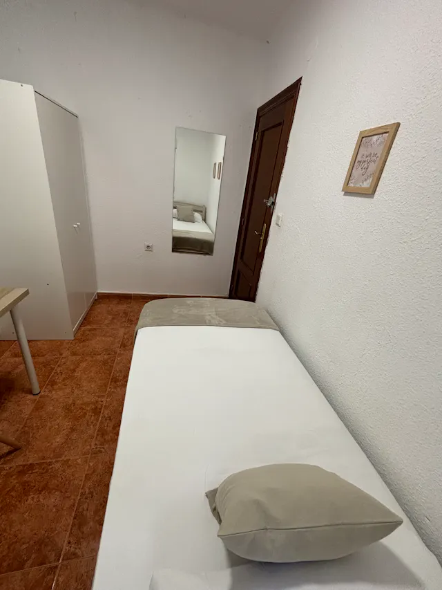 Private room in Carrer Campoamor, Valencia (1565141) room image 2
