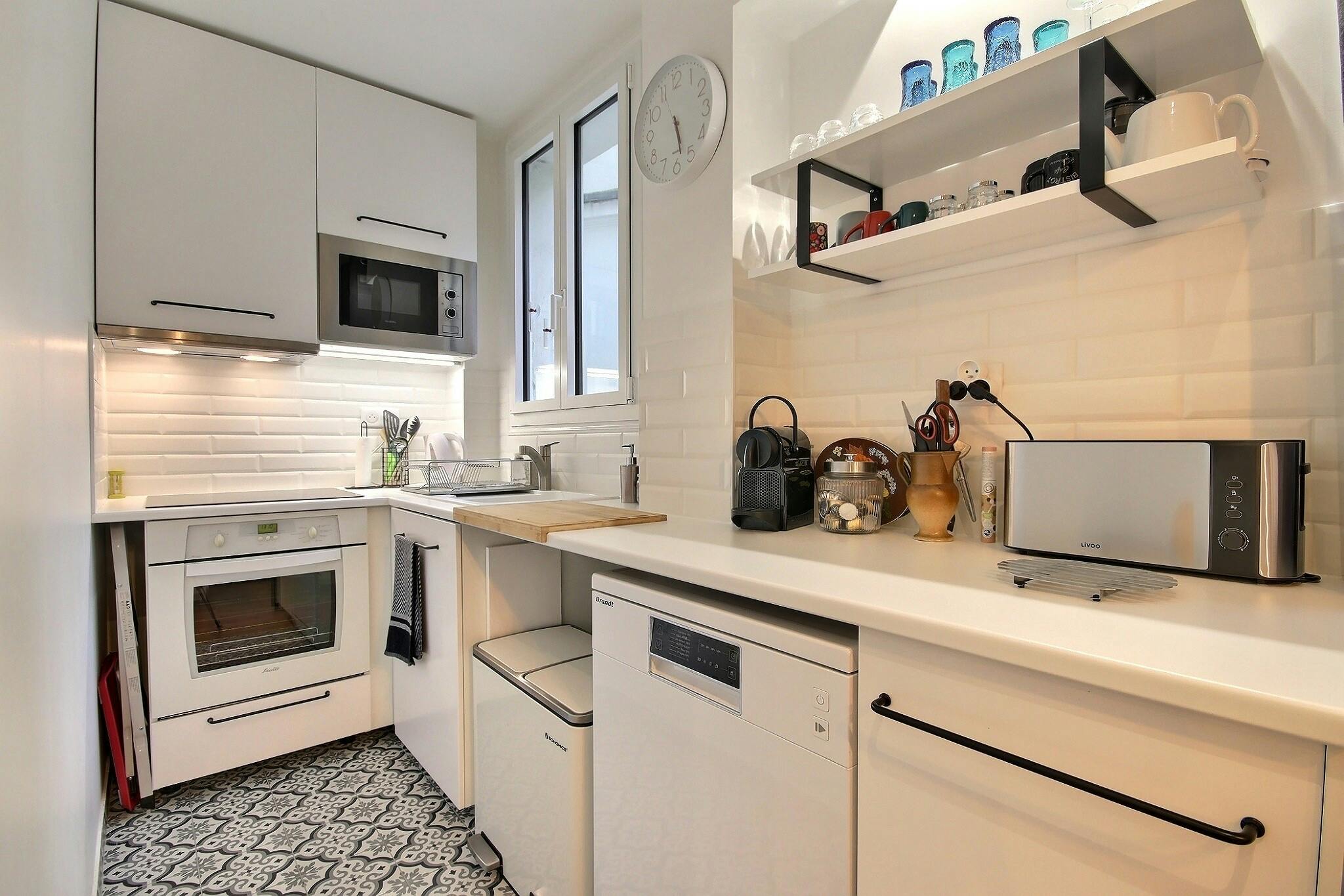 Apartment for rent for €2,226 per month in Paris, Rue le Marois