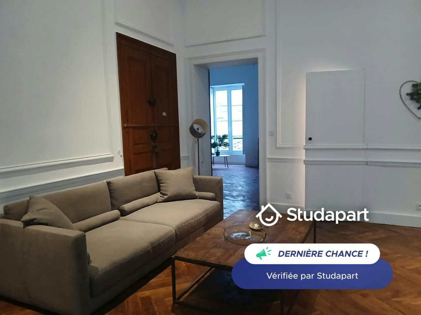 Appartement à louer pour 1 280 €/mois à Nîmes, Grand Rue