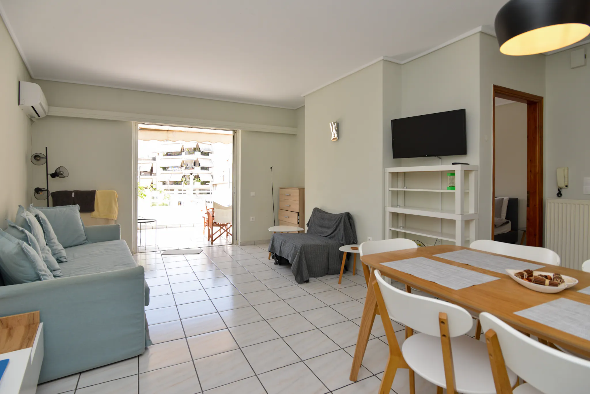 Agaristis, Athens preview