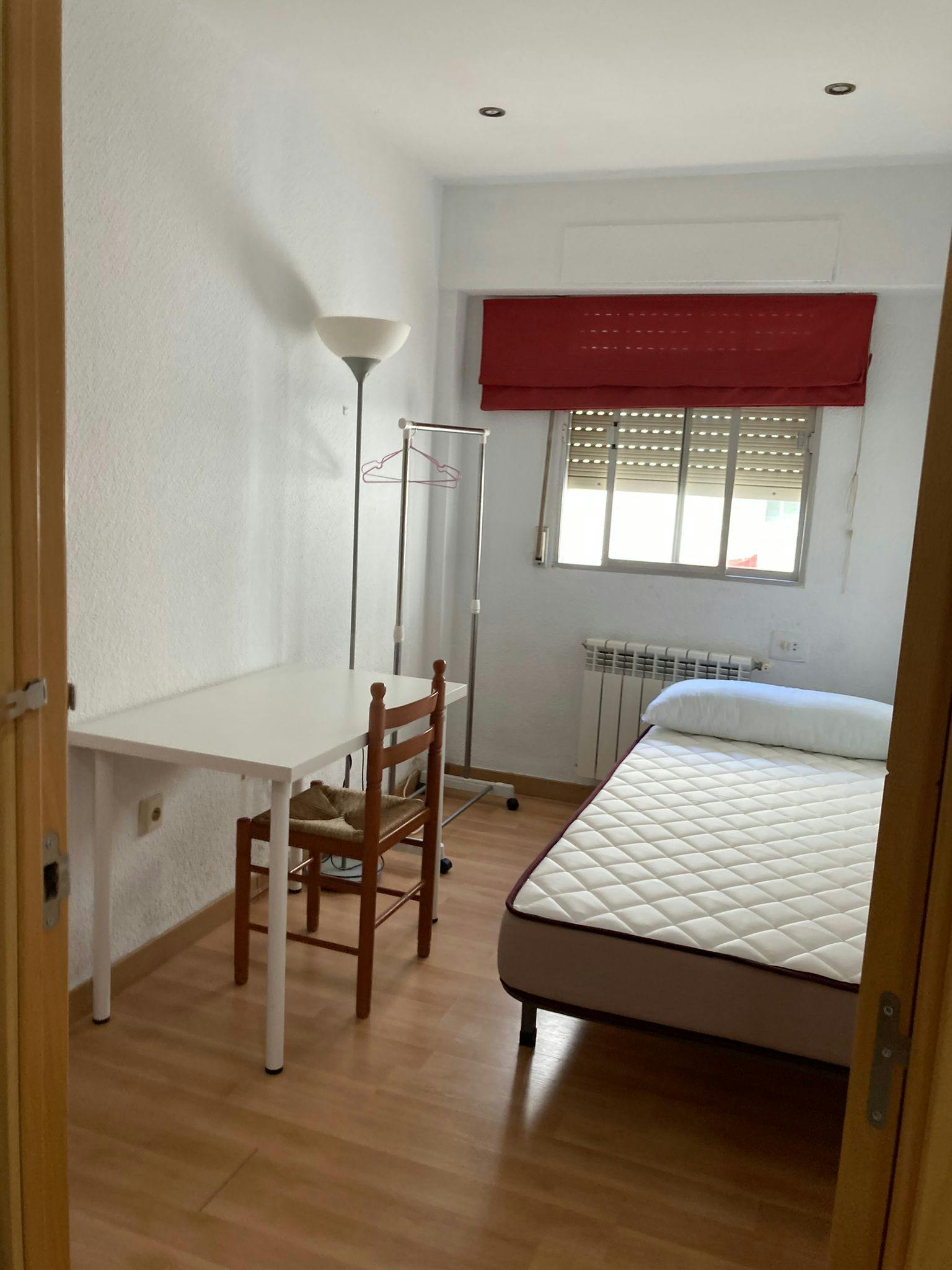 Habitación privada en alquiler por 300 € al mes en Burjassot, Avenida María Ros