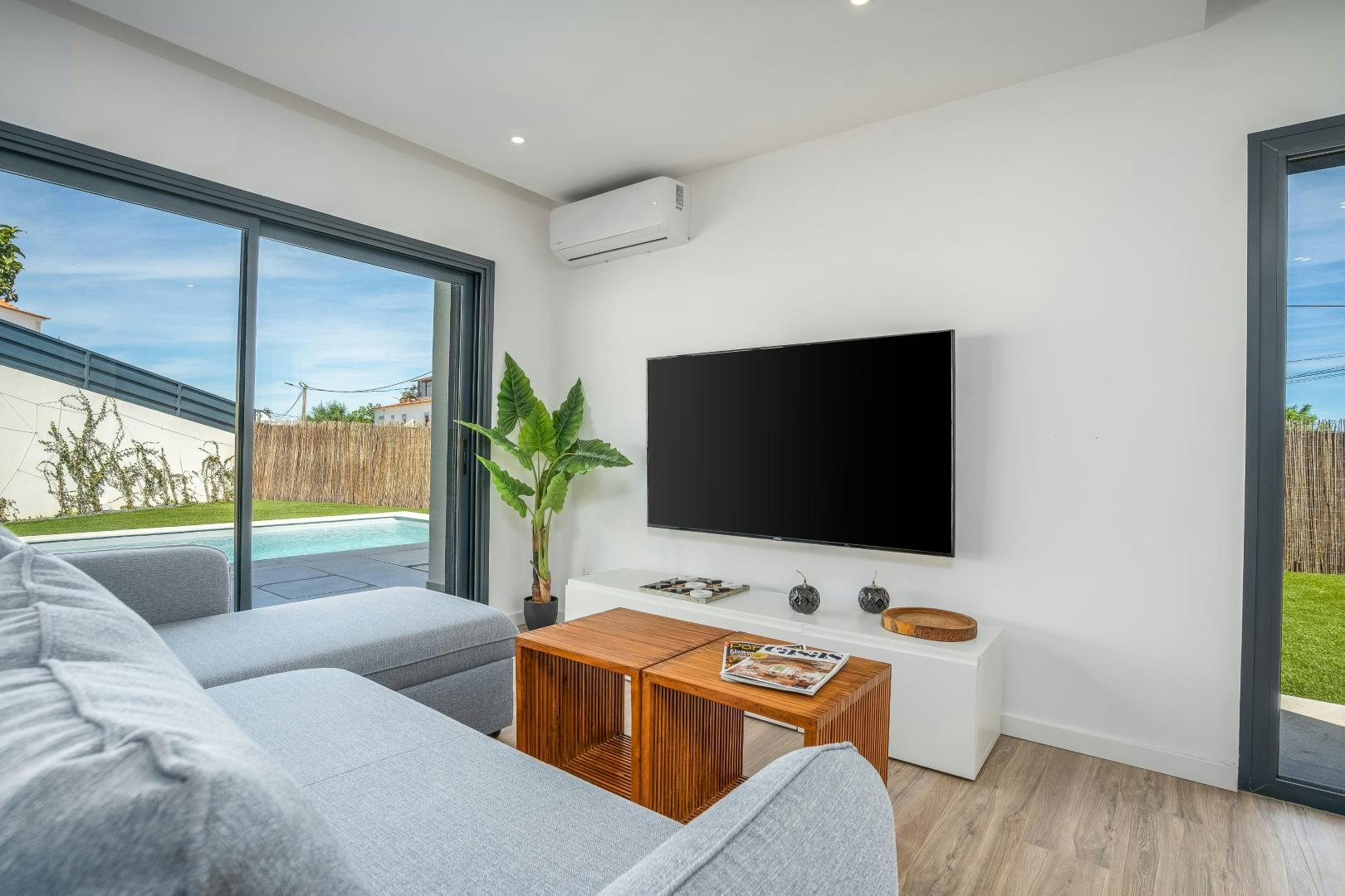 Будинок за оренду для 4 184 EUR на місяць у Lagoa, Urbanização de Porches