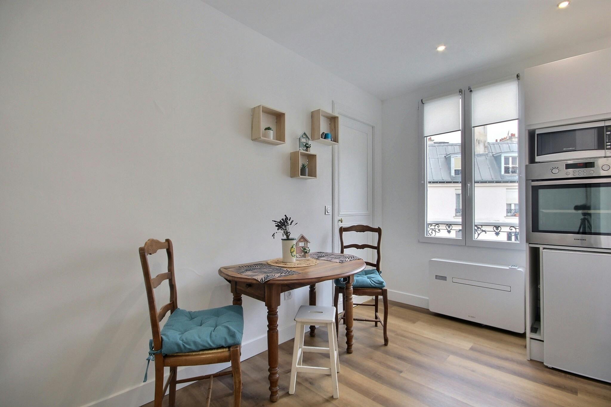 Apartment for rent for €1,609 per month in Paris, Rue de Cîteaux