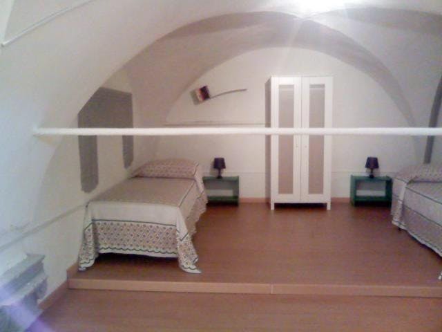 Vico Santa Caterina a Formiello, Naples