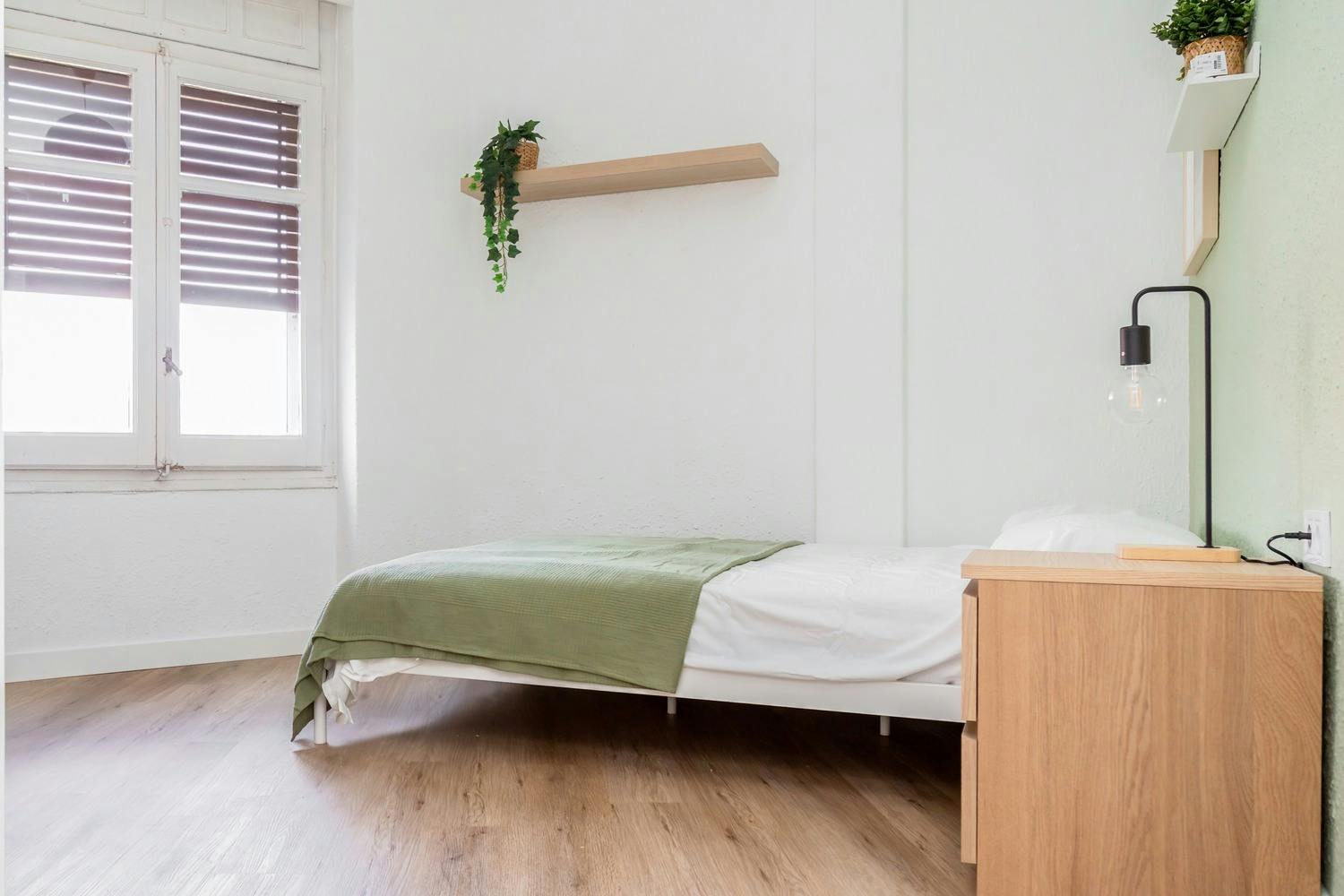 Habitación privada en alquiler por 345 € al mes en Zaragoza, Calle Mariano Barbasán