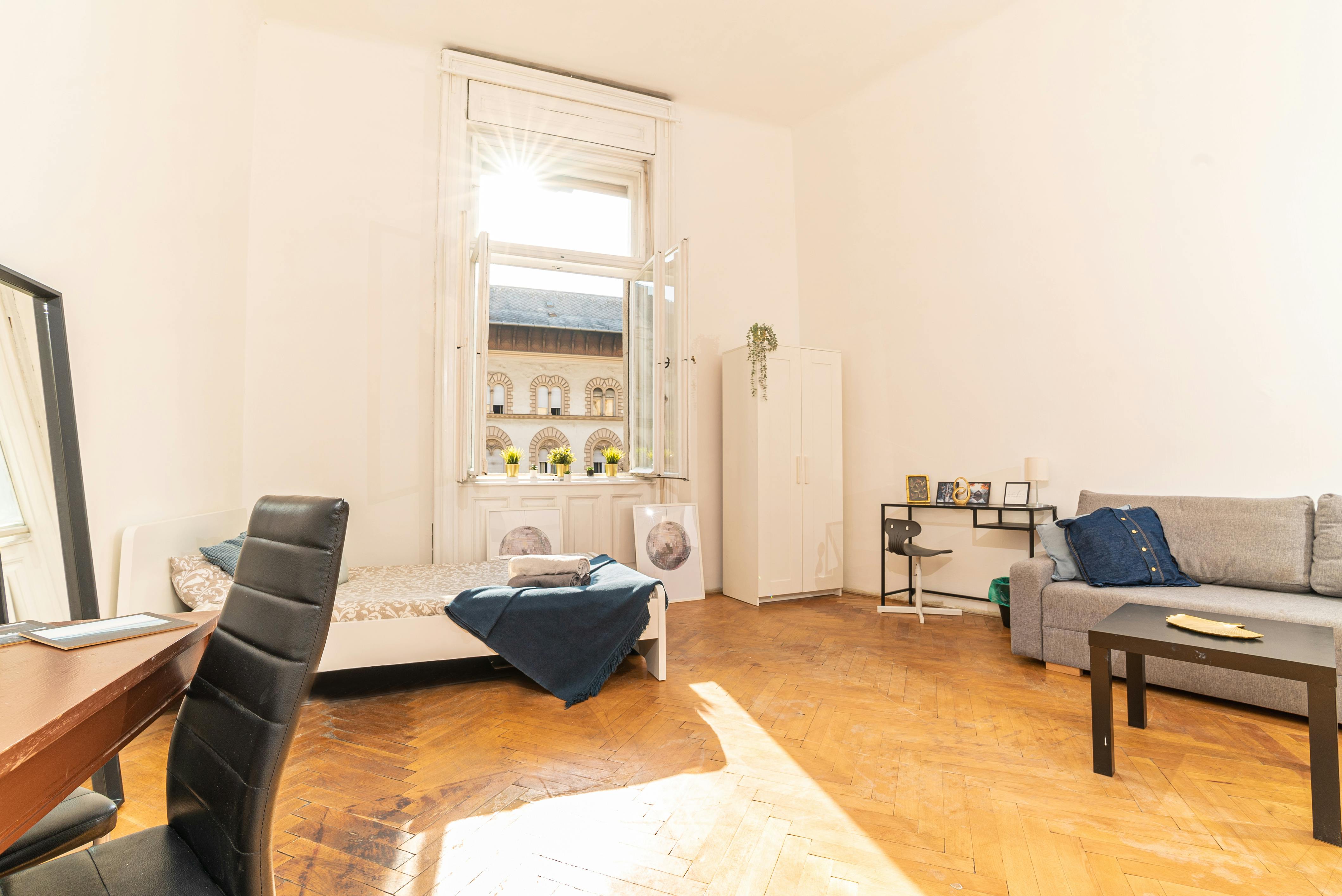 Studio for rent for HUF 224,212 per month in Budapest, József körút