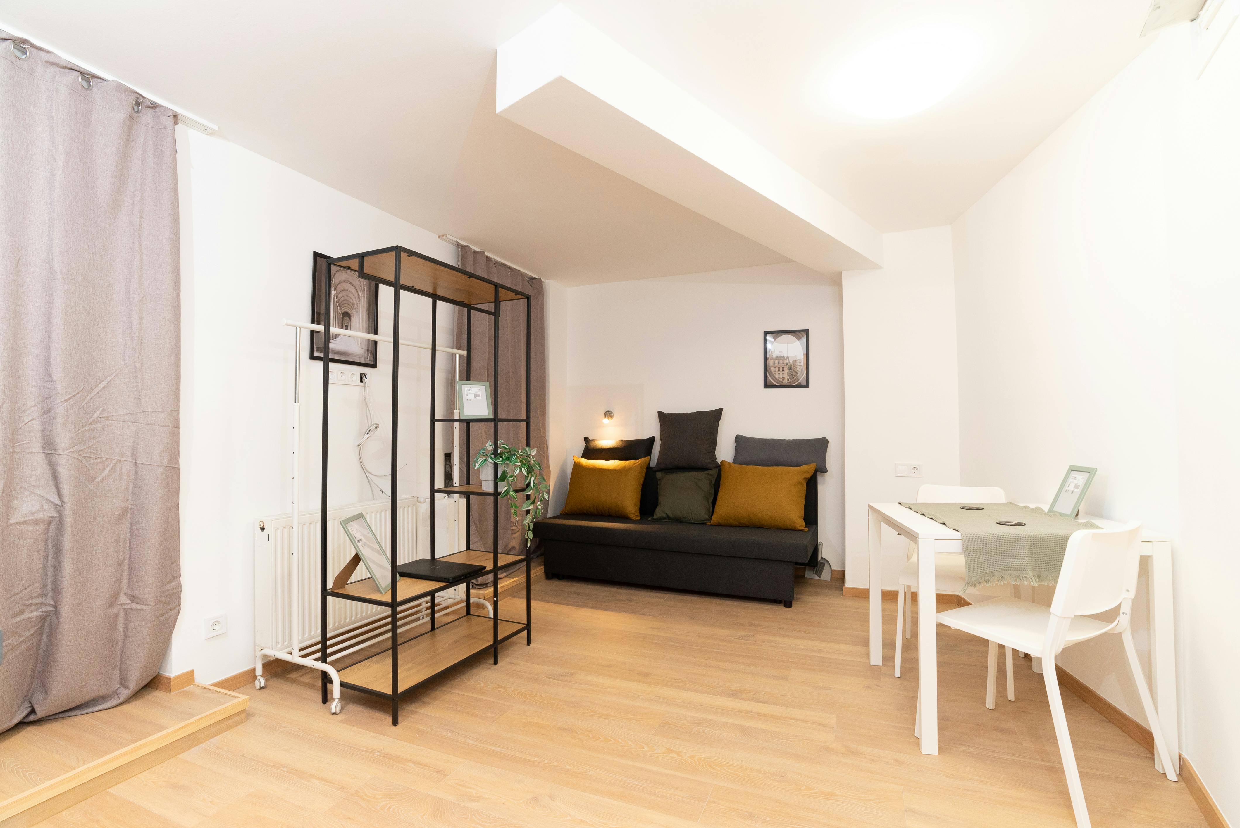 Studio for rent for €580 per month in Budapest, Klauzál tér