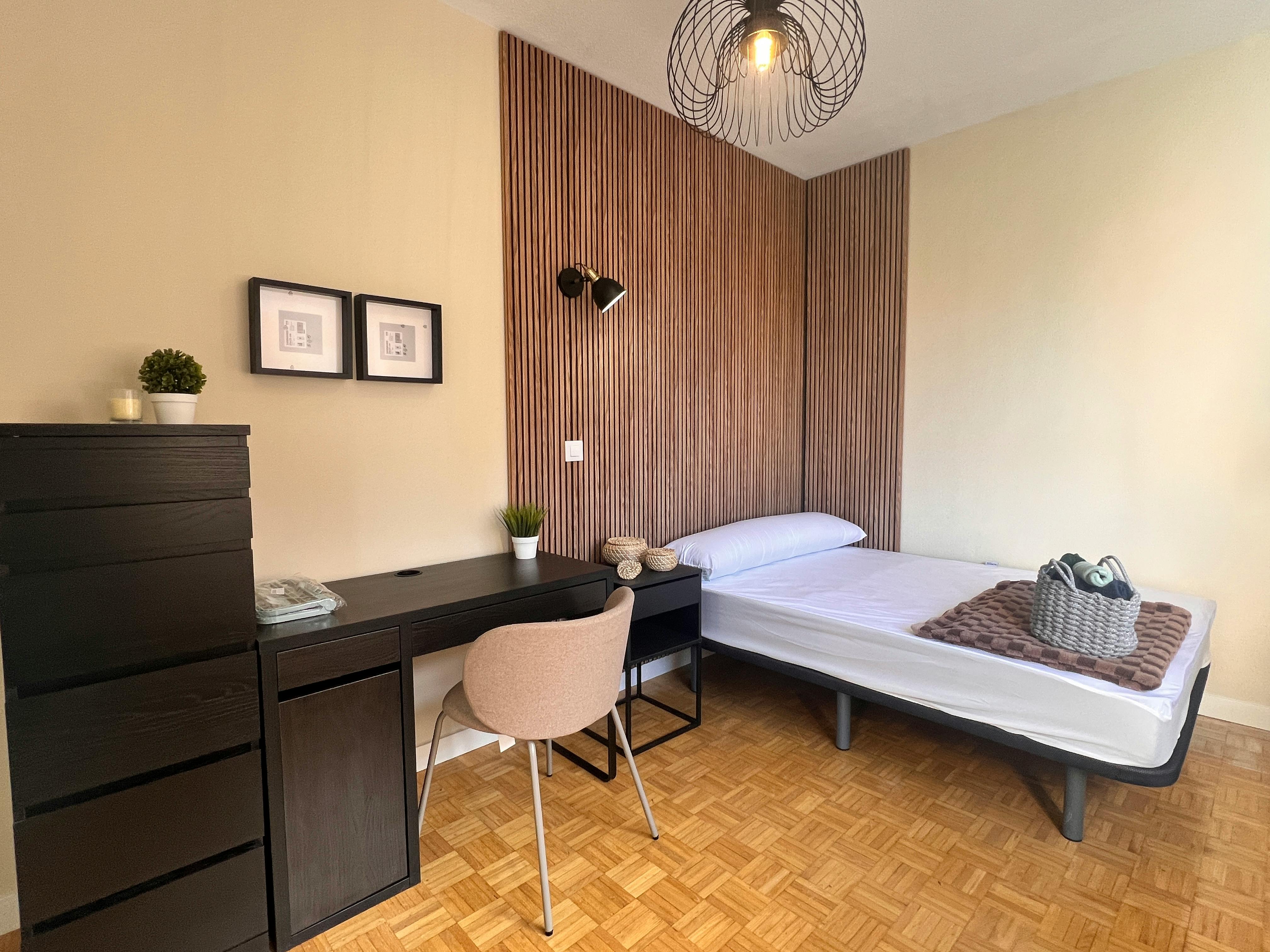 Calle de Valdevarnes, Madrid preview